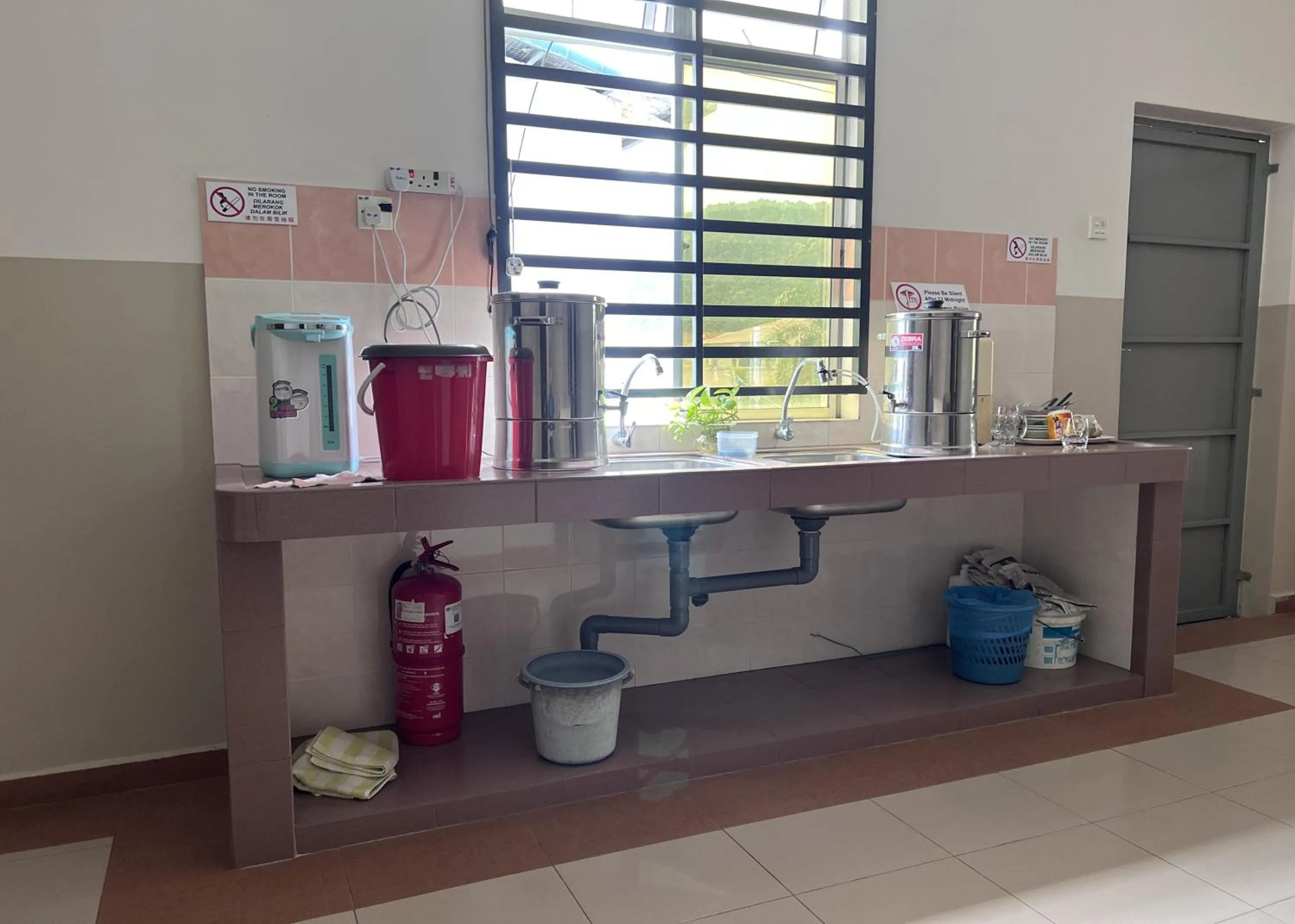Kitchen or kitchenette in SL Villa Guesthouse, Kuantan
