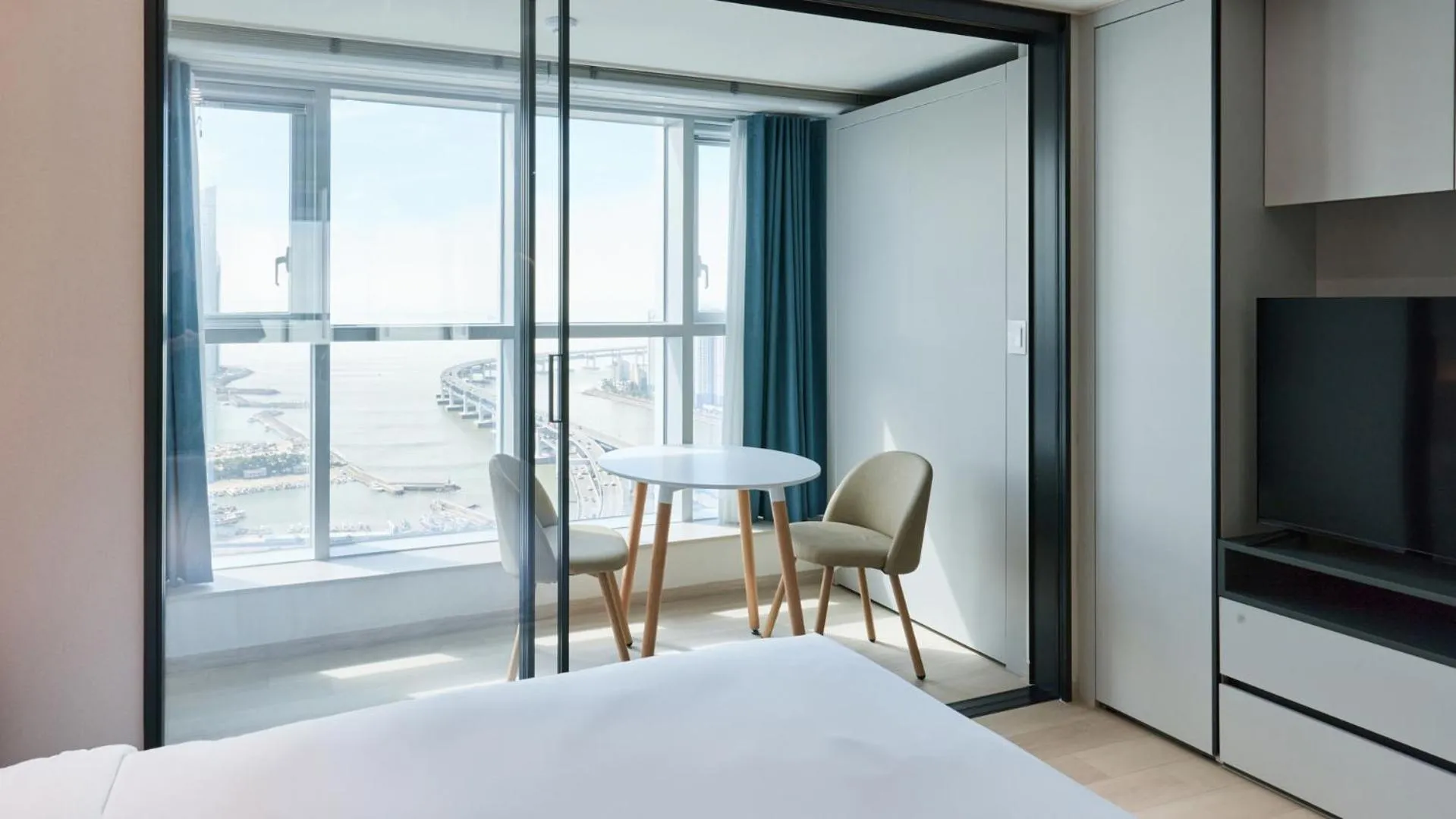 Bed in Travelodge Suites Busan Centum