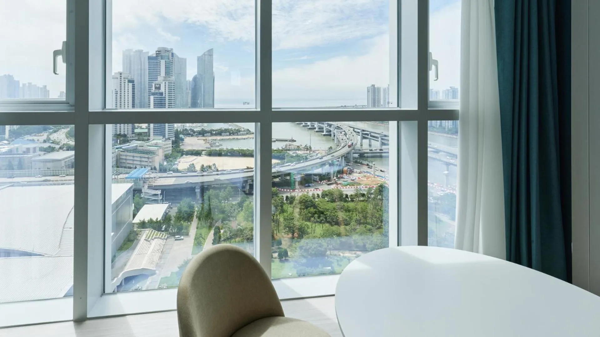 Bed in Travelodge Suites Busan Centum