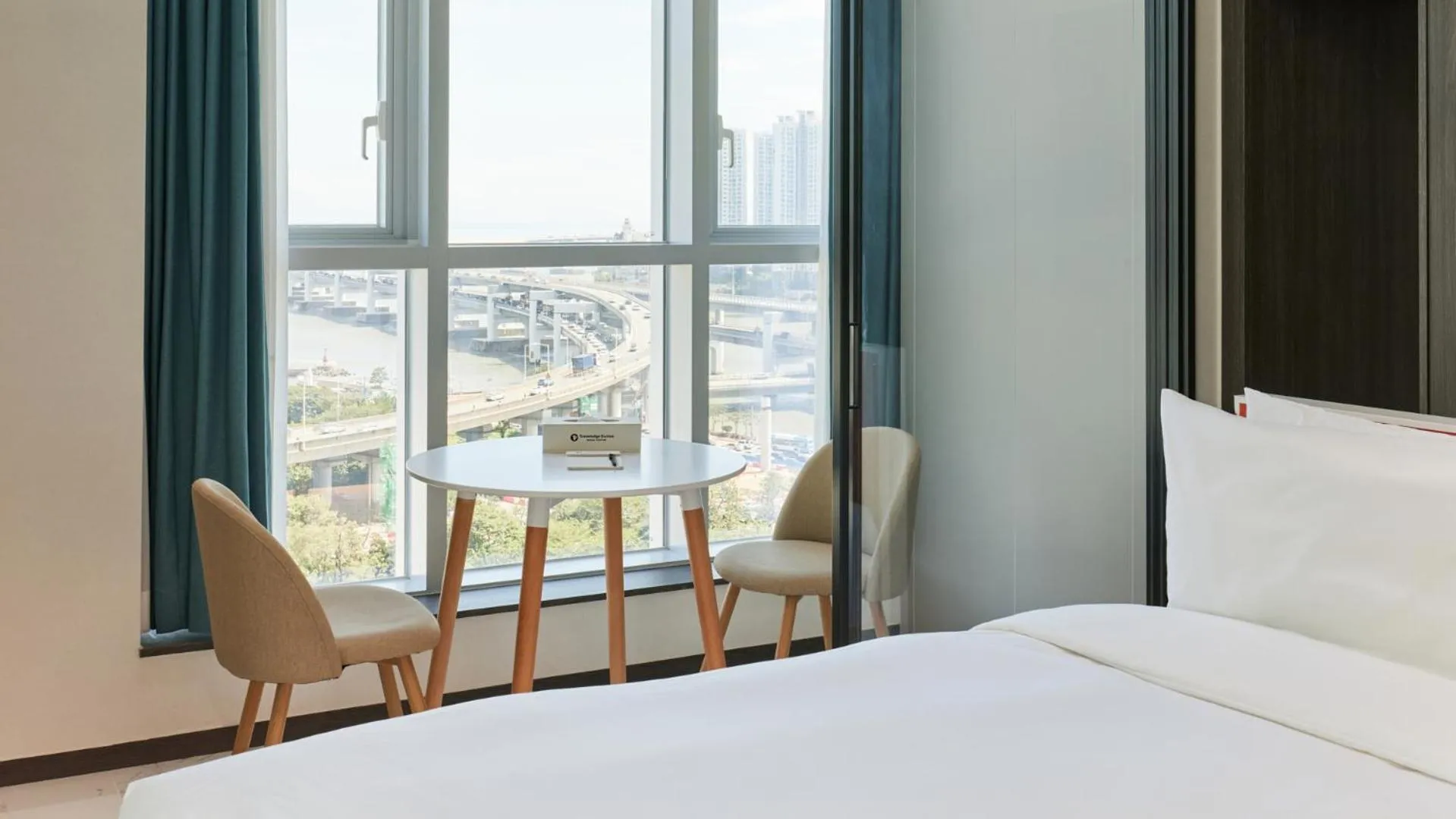 Bed in Travelodge Suites Busan Centum