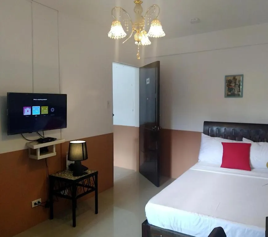 Bed in Jil's Apartelle