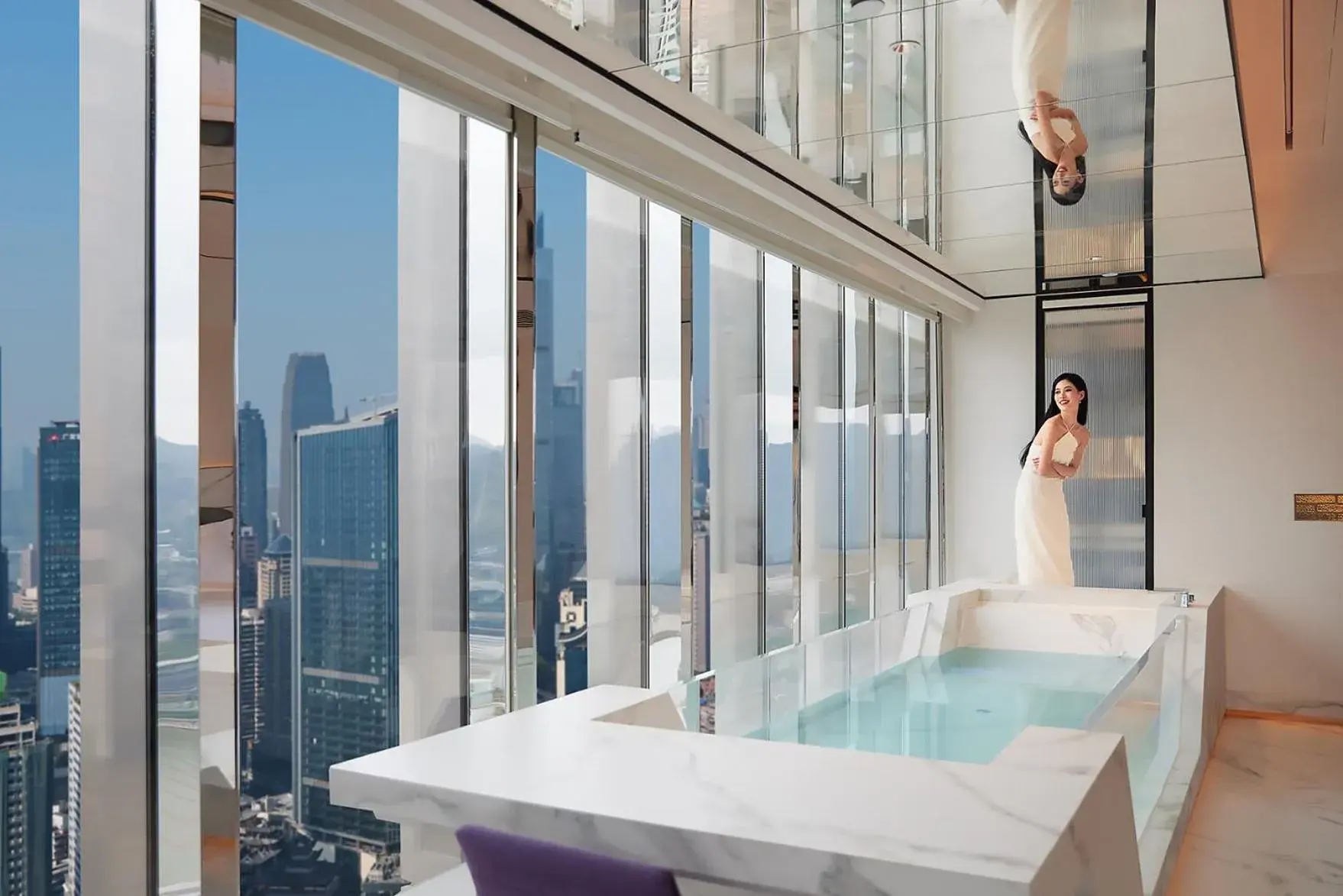 270° Peninsula River view - Deluxe Suite - Oversize Bathtub in ISEYA Panoramic Hotel Chongqing Jiefangbei Raffles Plaza 270° Peninsula River view - Deluxe Suite - Oversize Bathtub in ISEYA Panoramic Hotel Chongqing Jiefangbei Raffles Plaza