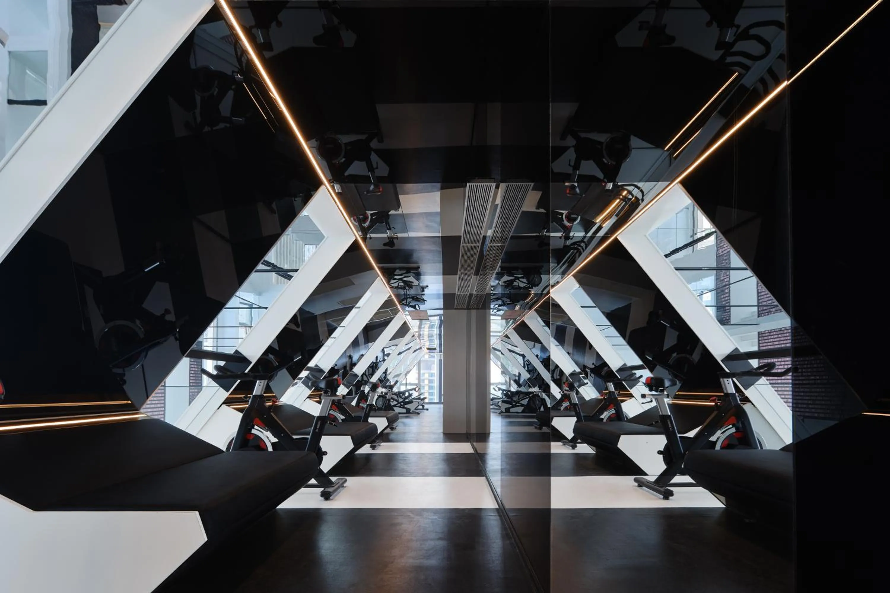 Fitness centre/facilities in ISEYA Panoramic Hotel Chongqing Jiefangbei Raffles Plaza