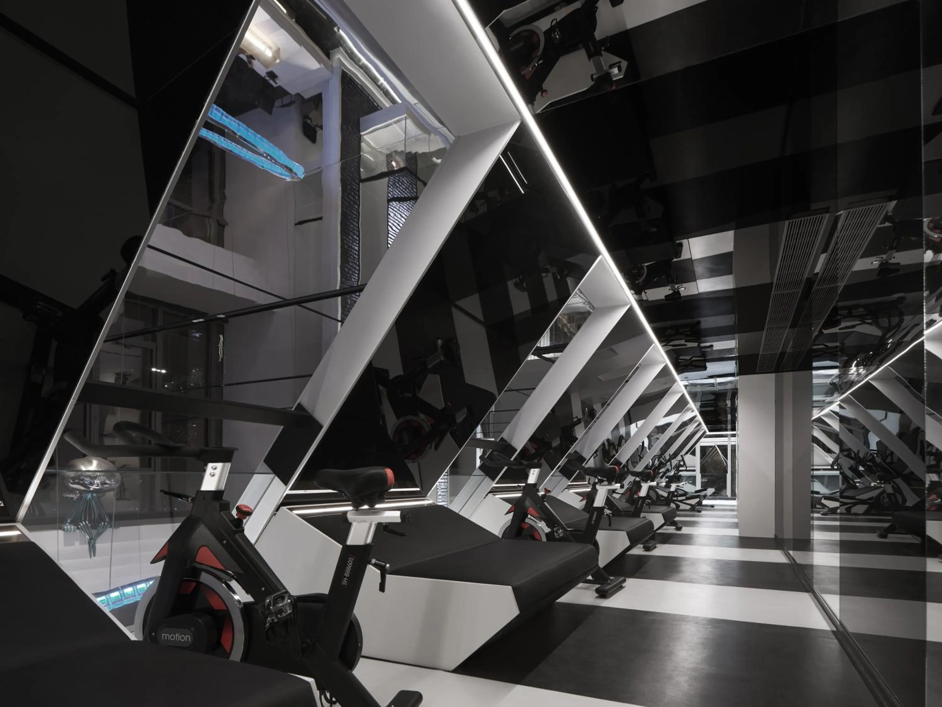 Fitness centre/facilities in ISEYA Panoramic Hotel Chongqing Jiefangbei Raffles Plaza