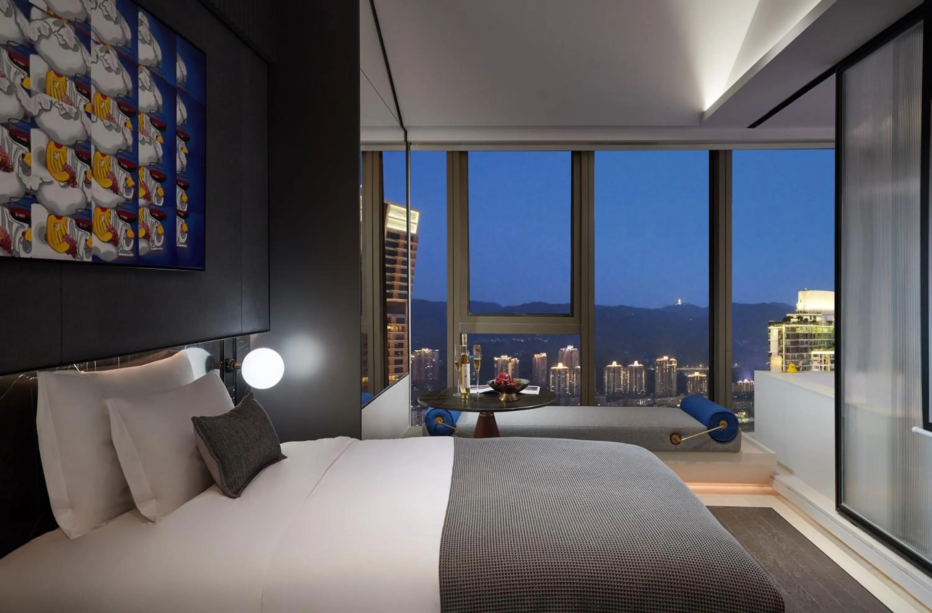 Bed in ISEYA Panoramic Hotel Chongqing Jiefangbei Raffles Plaza