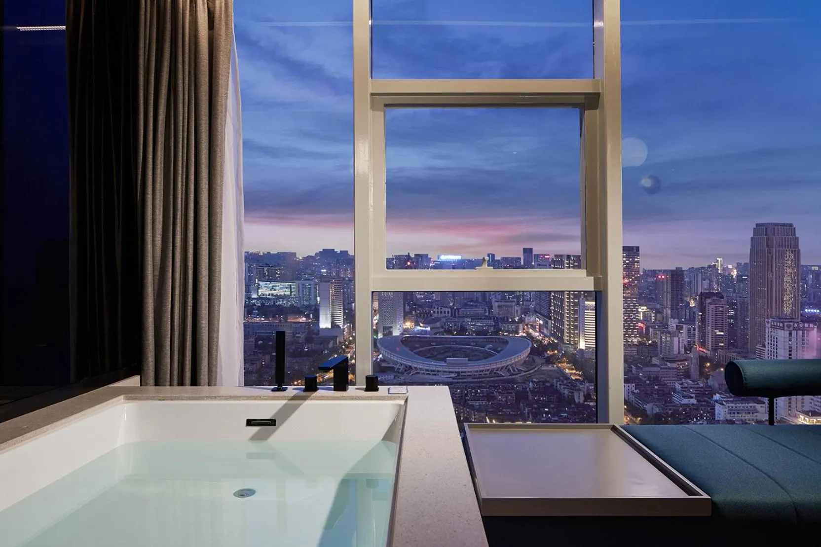 Tianfu King Room - Overlook Tianfu Square in SEYA Panoramic Hotel Chengdu Tianfu Square, Chunxi Road