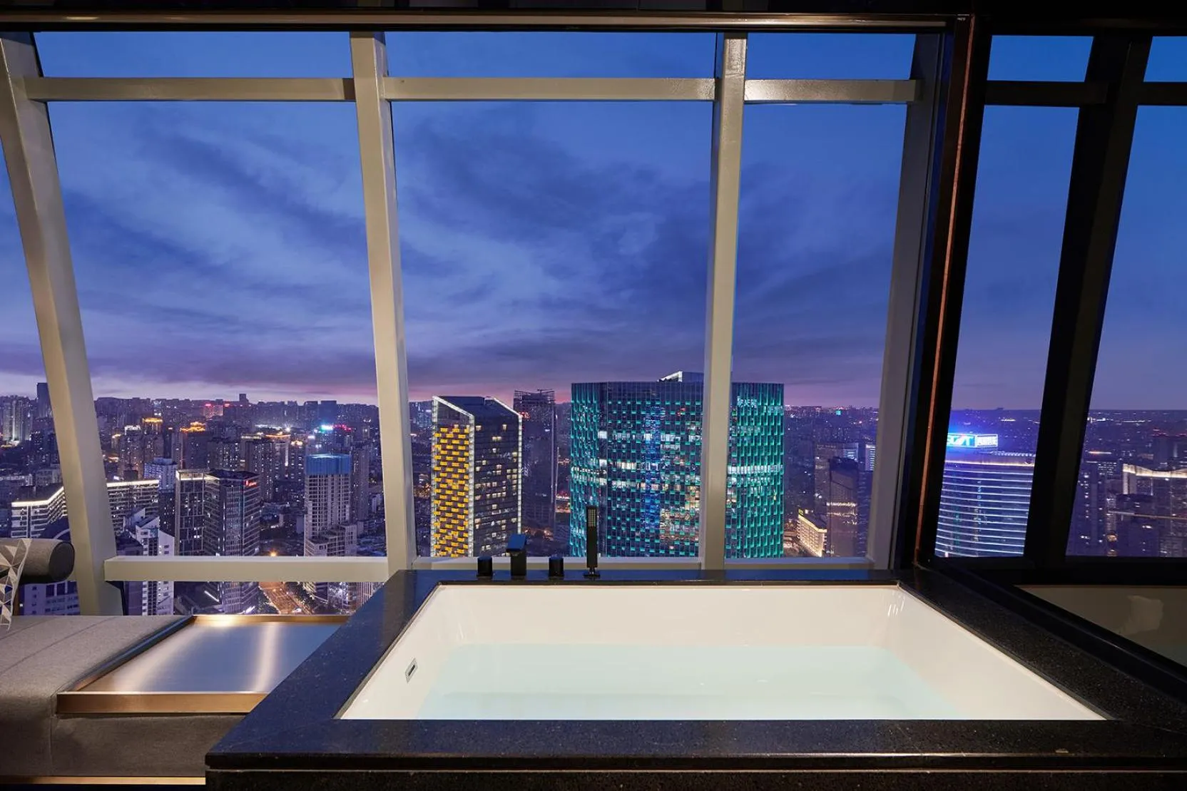 City View King Room-Skyline Of Chengdu in SEYA Panoramic Hotel Chengdu Tianfu Square, Chunxi Road