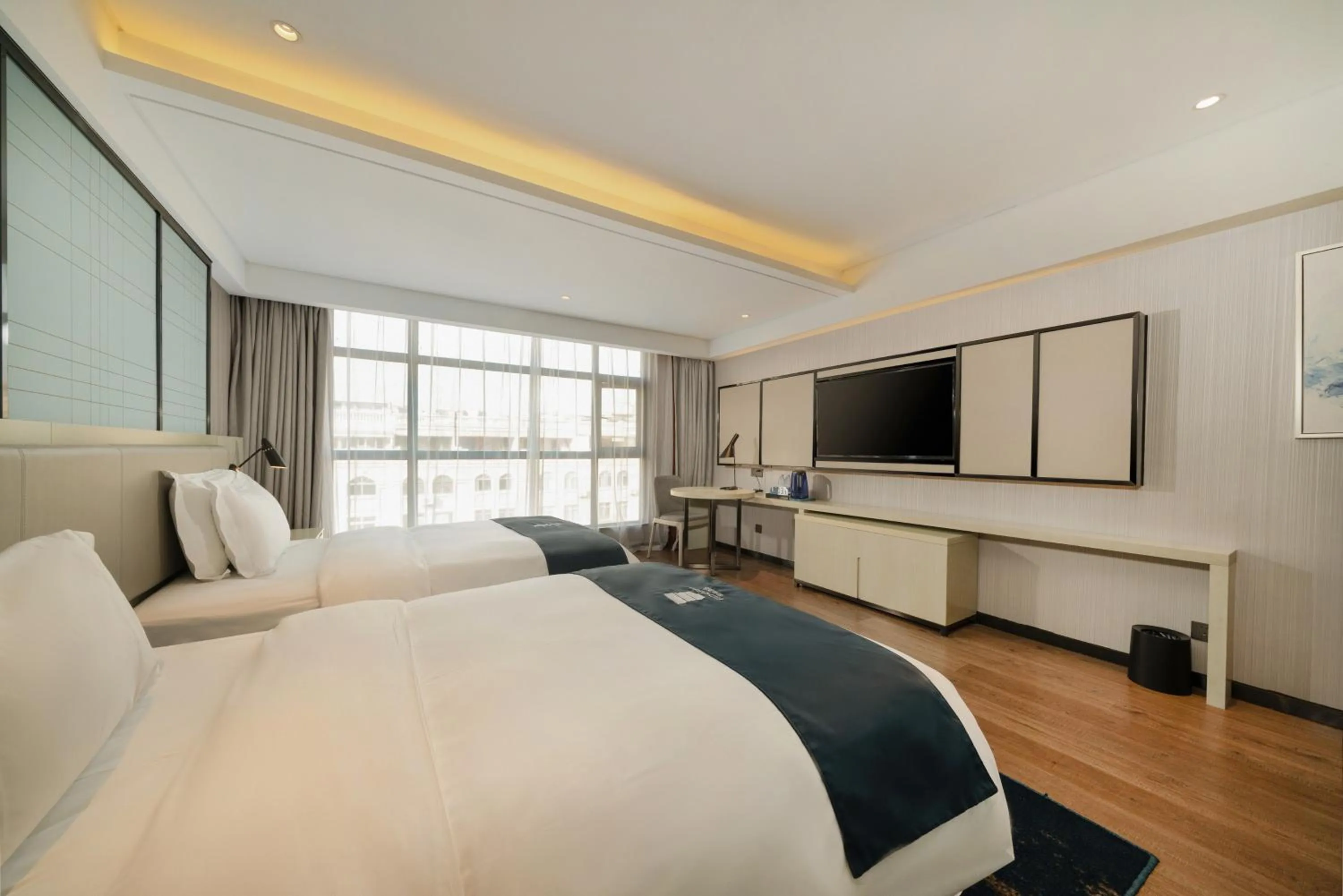 Bed in Echarm Hotel Wuzhou Canghai Lake High Speed Railway Station