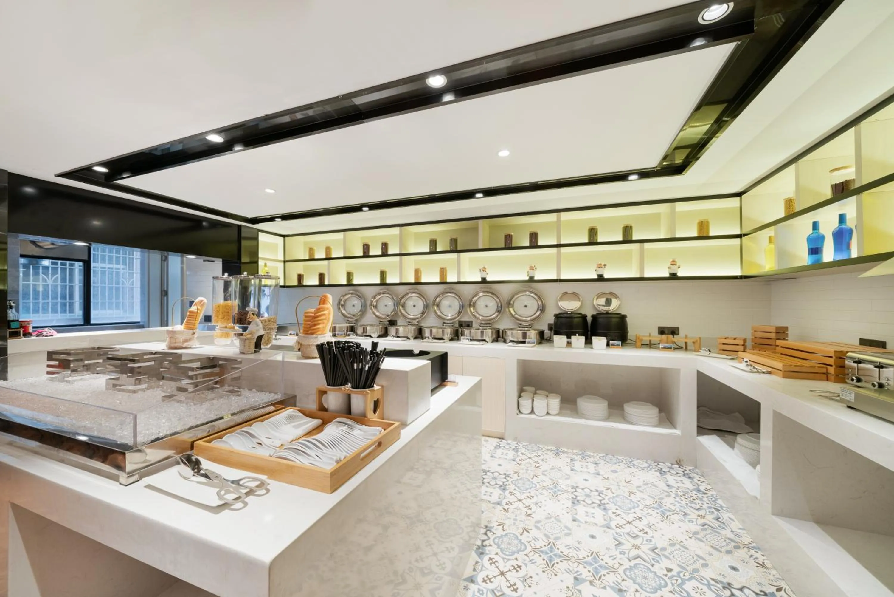 Restaurant/places to eat in Echarm Hotel Wuzhou Canghai Lake High Speed Railway Station