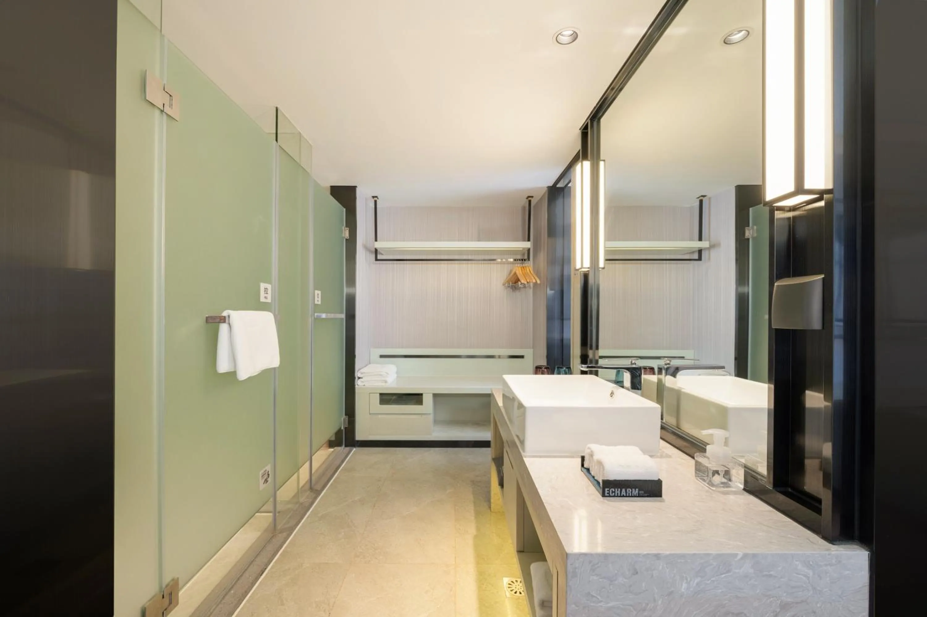 Toilet in Echarm Hotel Wuzhou Canghai Lake High Speed Railway Station