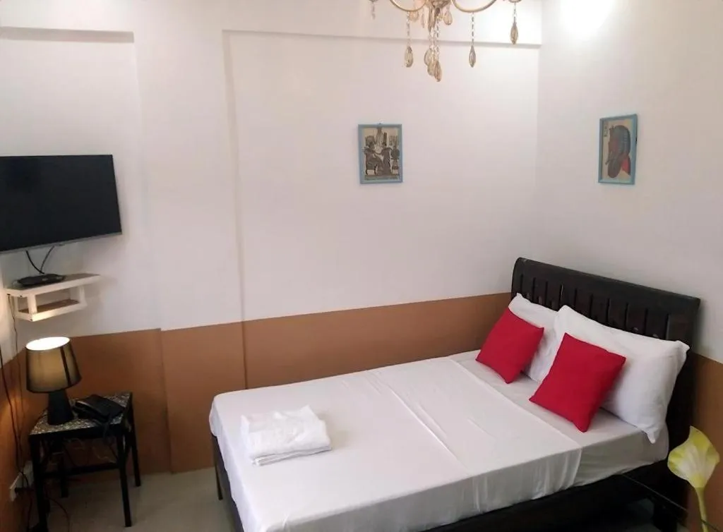 Bed in Jil's Apartelle