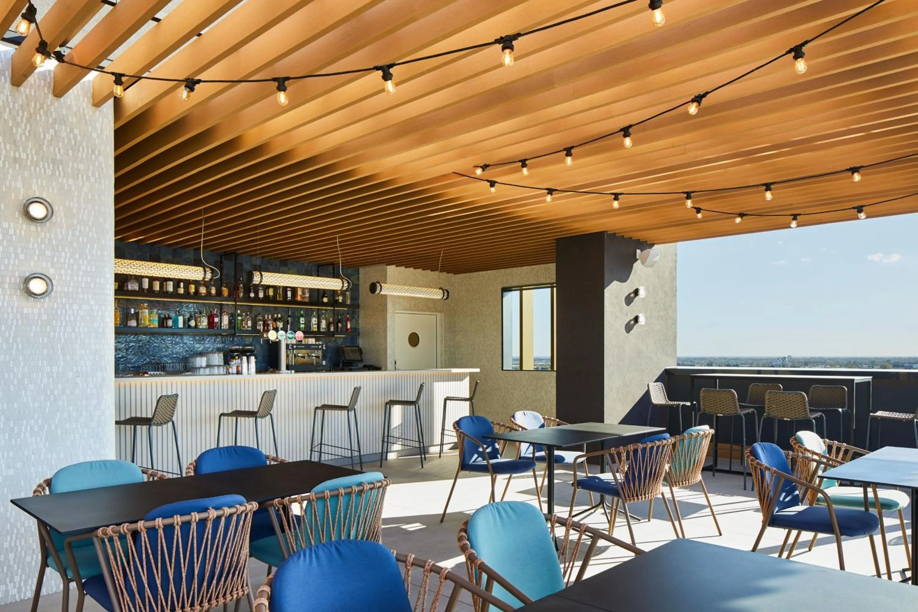 Lounge or bar in Four Points by Sheraton Barcelona Airport