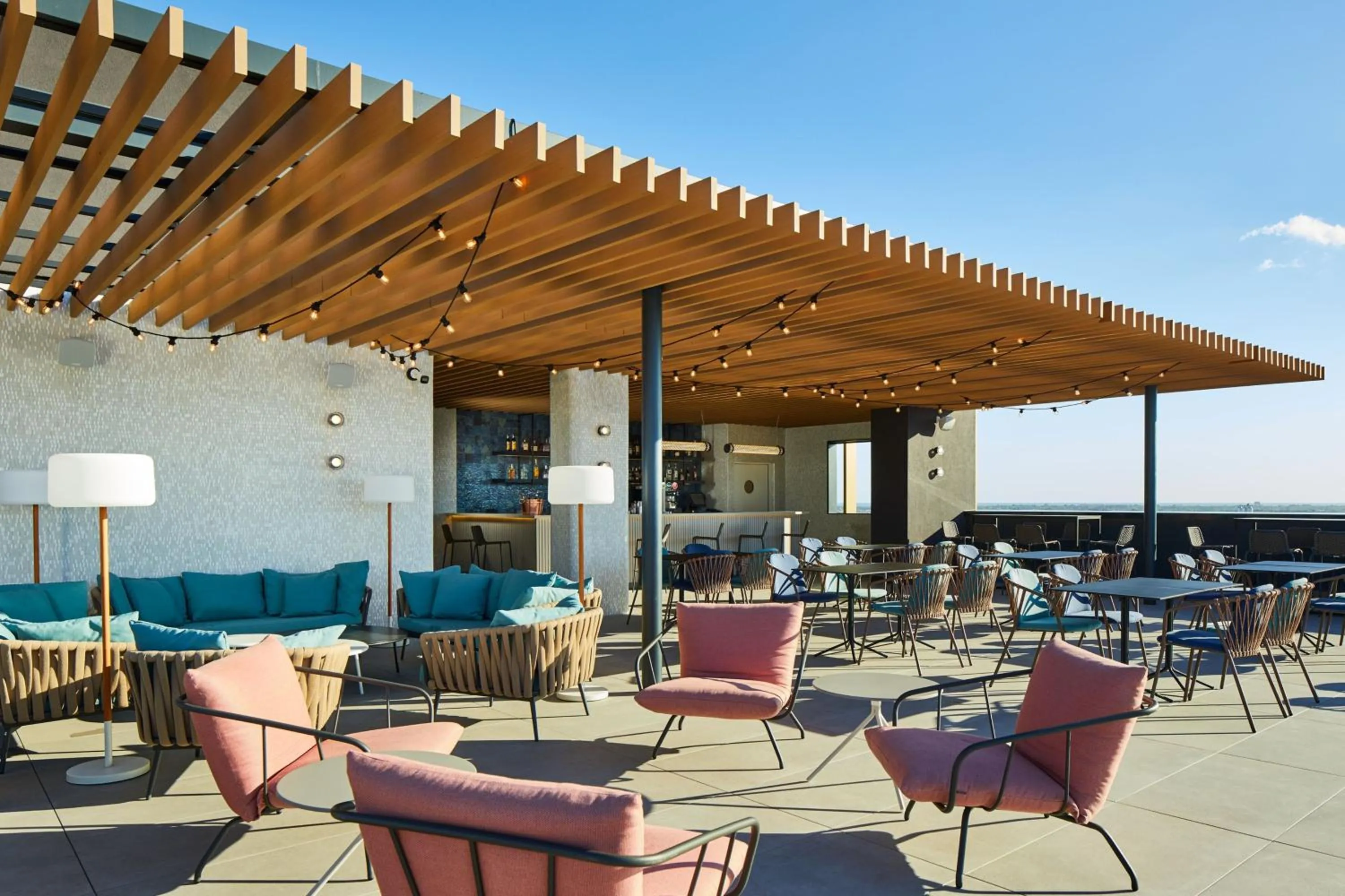 Lounge or bar in Four Points by Sheraton Barcelona Airport