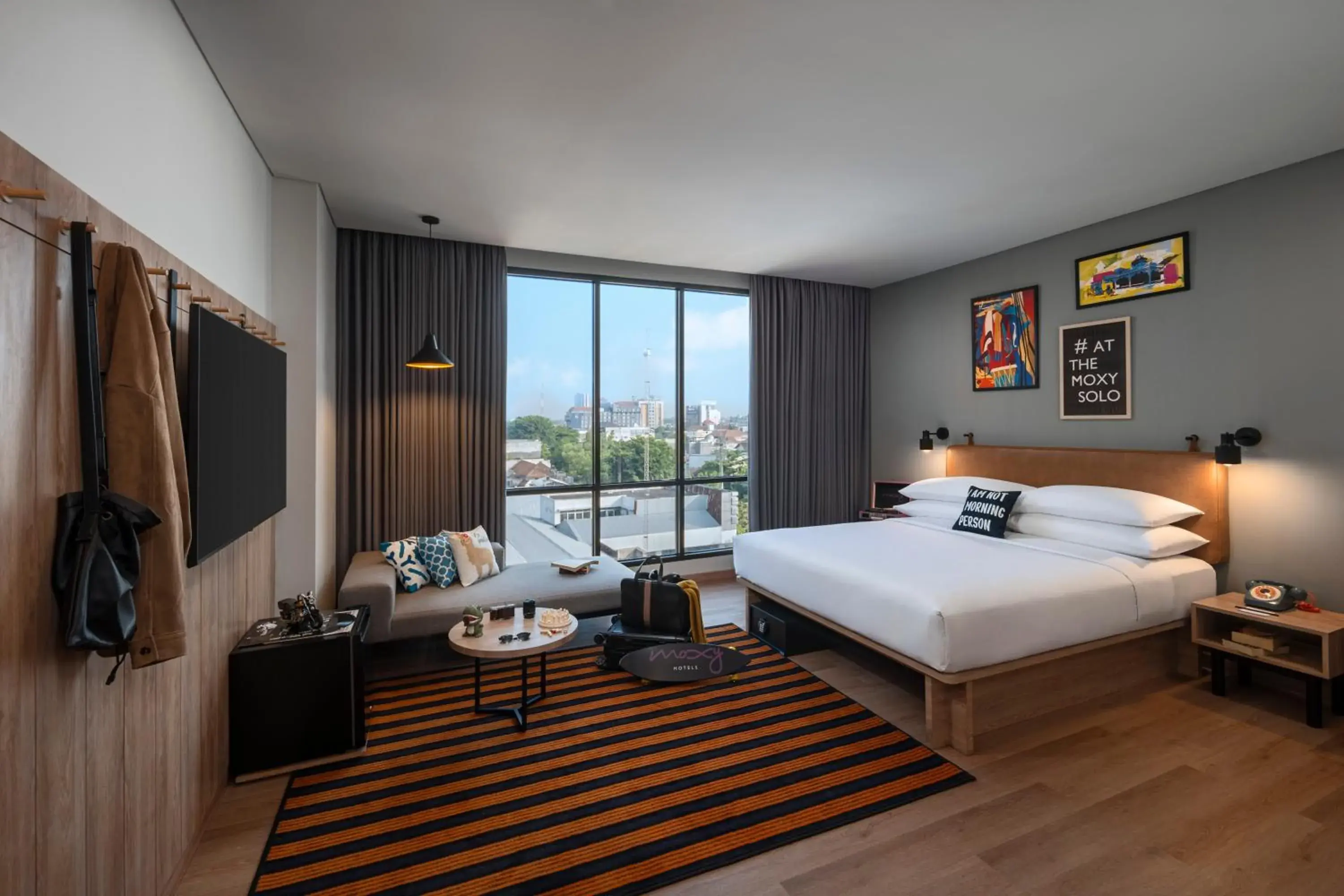 Deluxe Queen Room with City View in Moxy Solo Deluxe Queen Room with City View in Moxy Solo