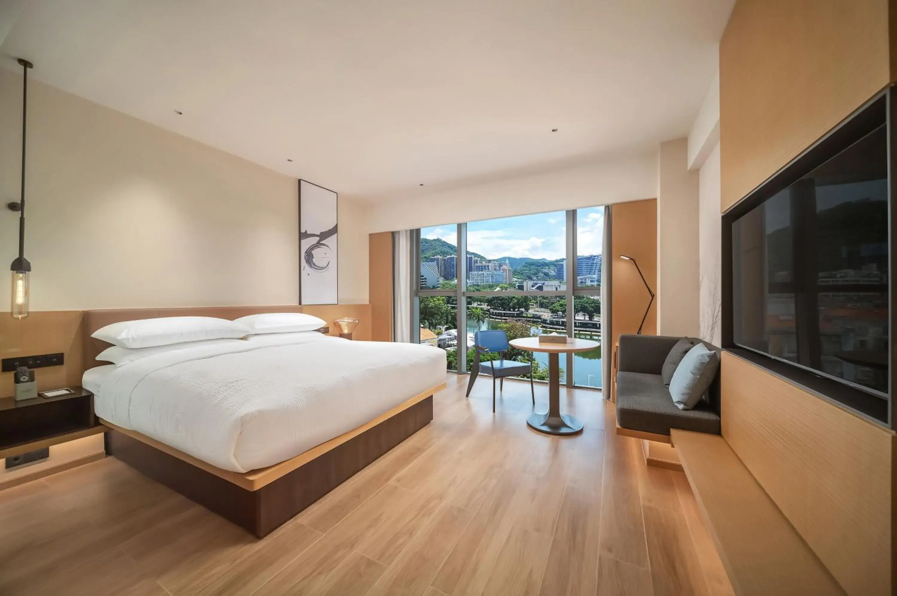Superior King Room with Lake View in Fairfield by Marriott Shenzhen Dameisha Superior King Room with Lake View in Fairfield by Marriott Shenzhen Dameisha