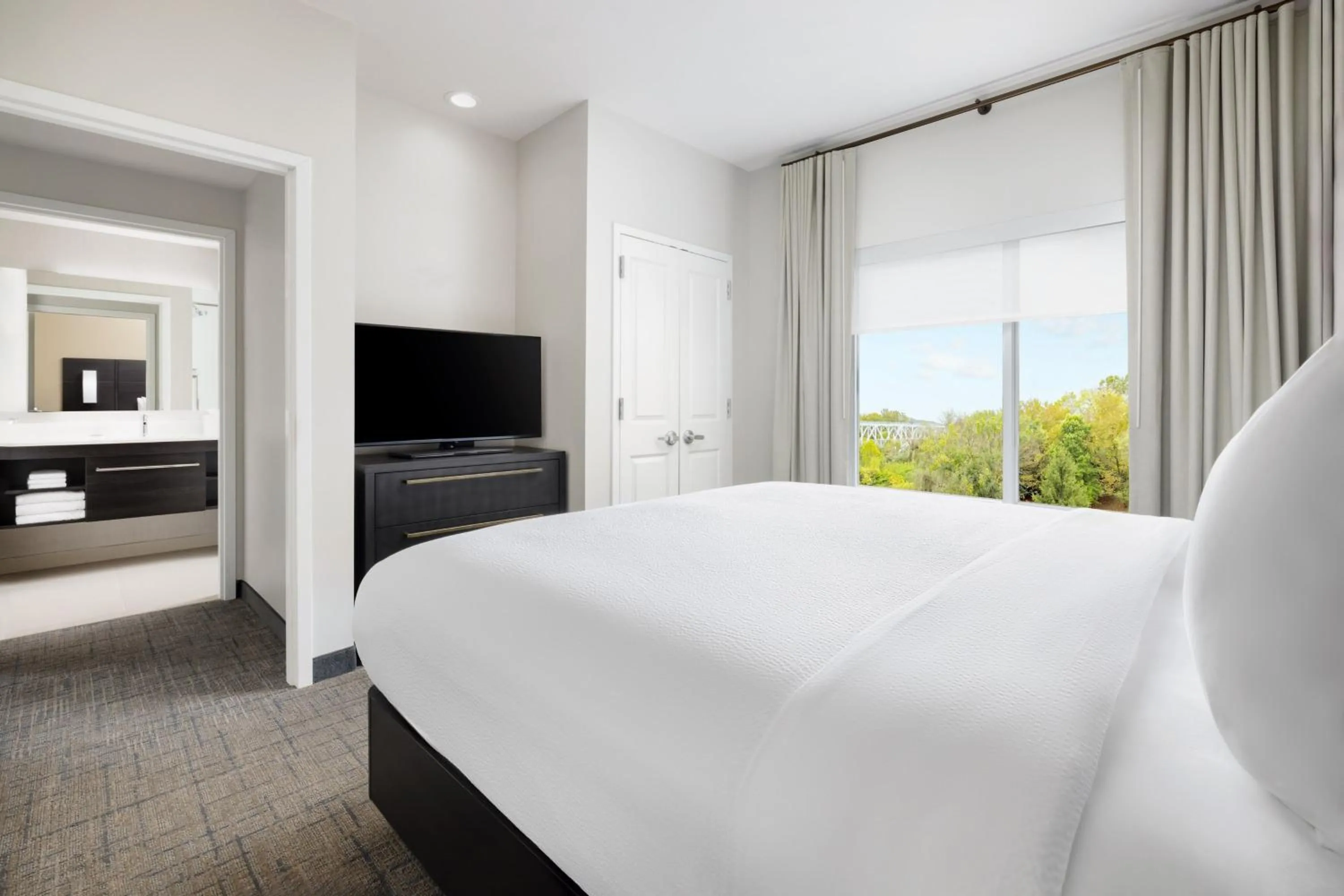 Bedroom, Bed in Residence Inn by Marriott King of Prussia