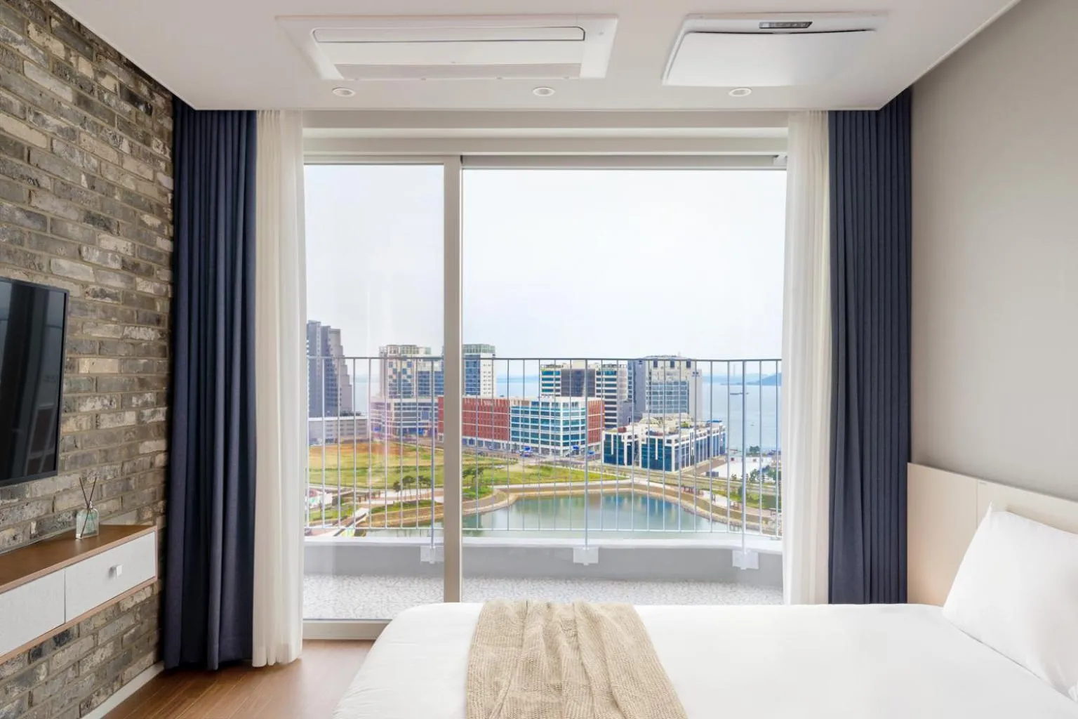 View (from property/room), Bed in Urbanstay Siheung Geobukseom