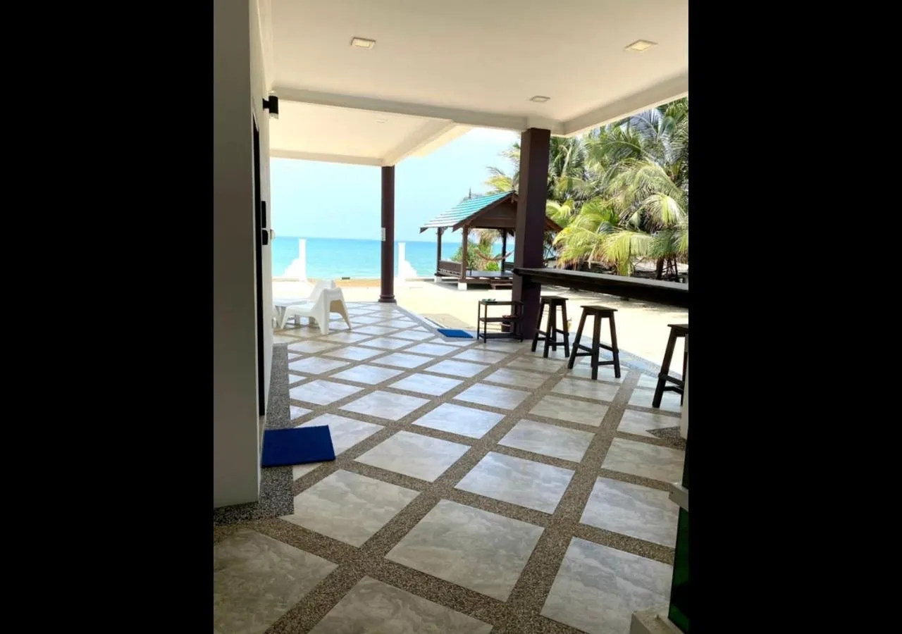 Day in Che Beach House