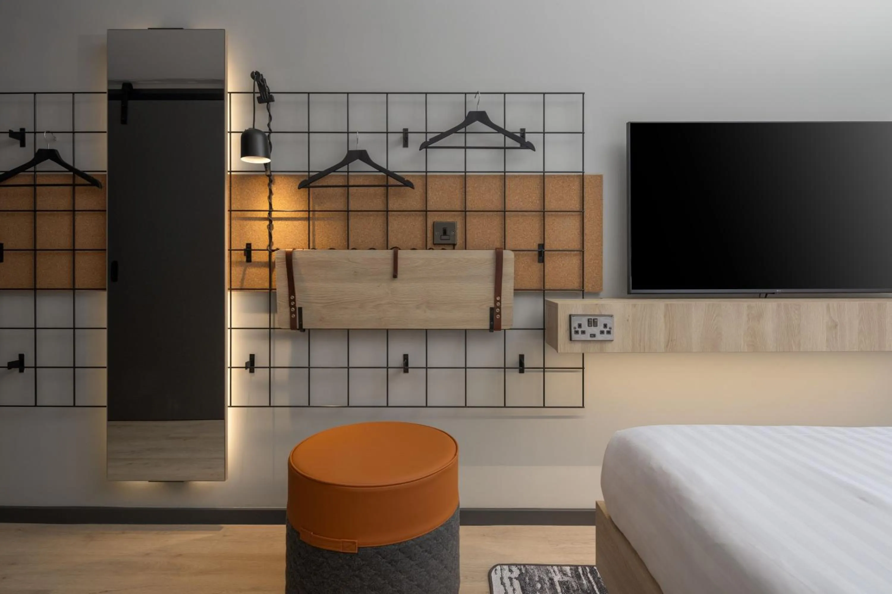 Photo of the whole room, Bed in Moxy Cork