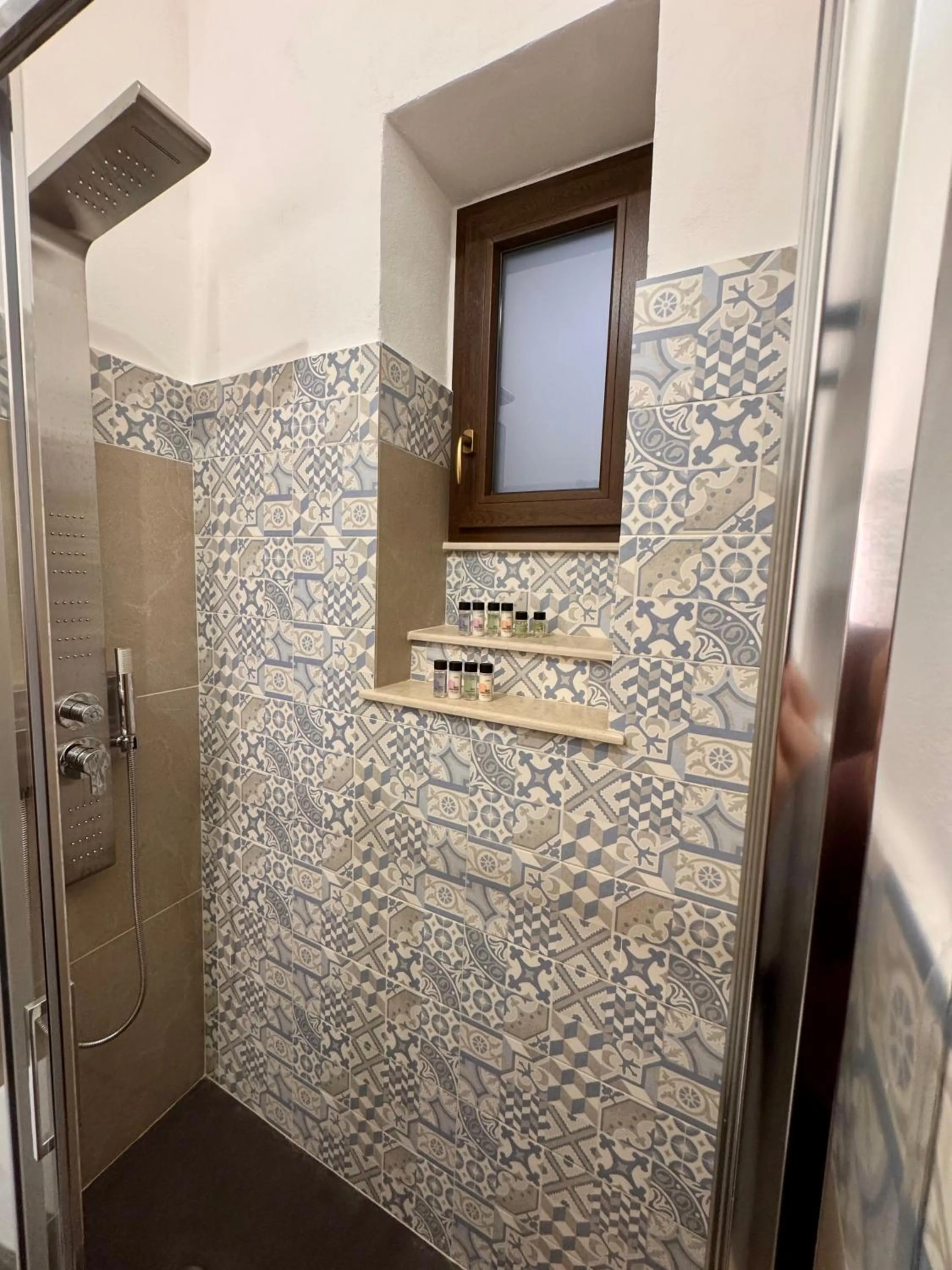 Shower in Villa La Rosa
