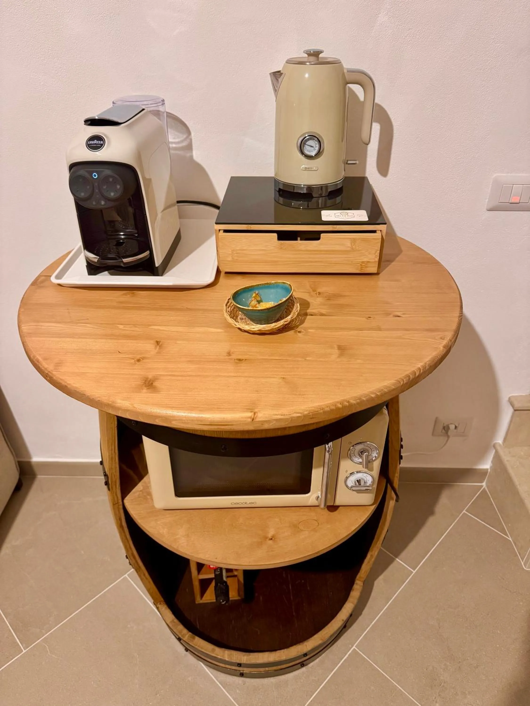 microwave in Villa La Rosa