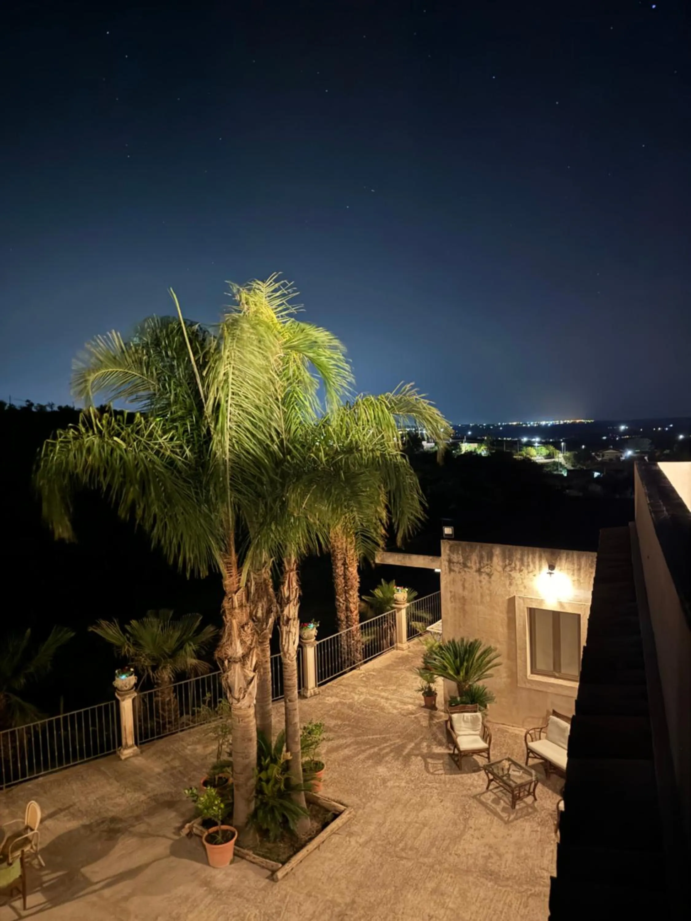 Night in Villa La Rosa