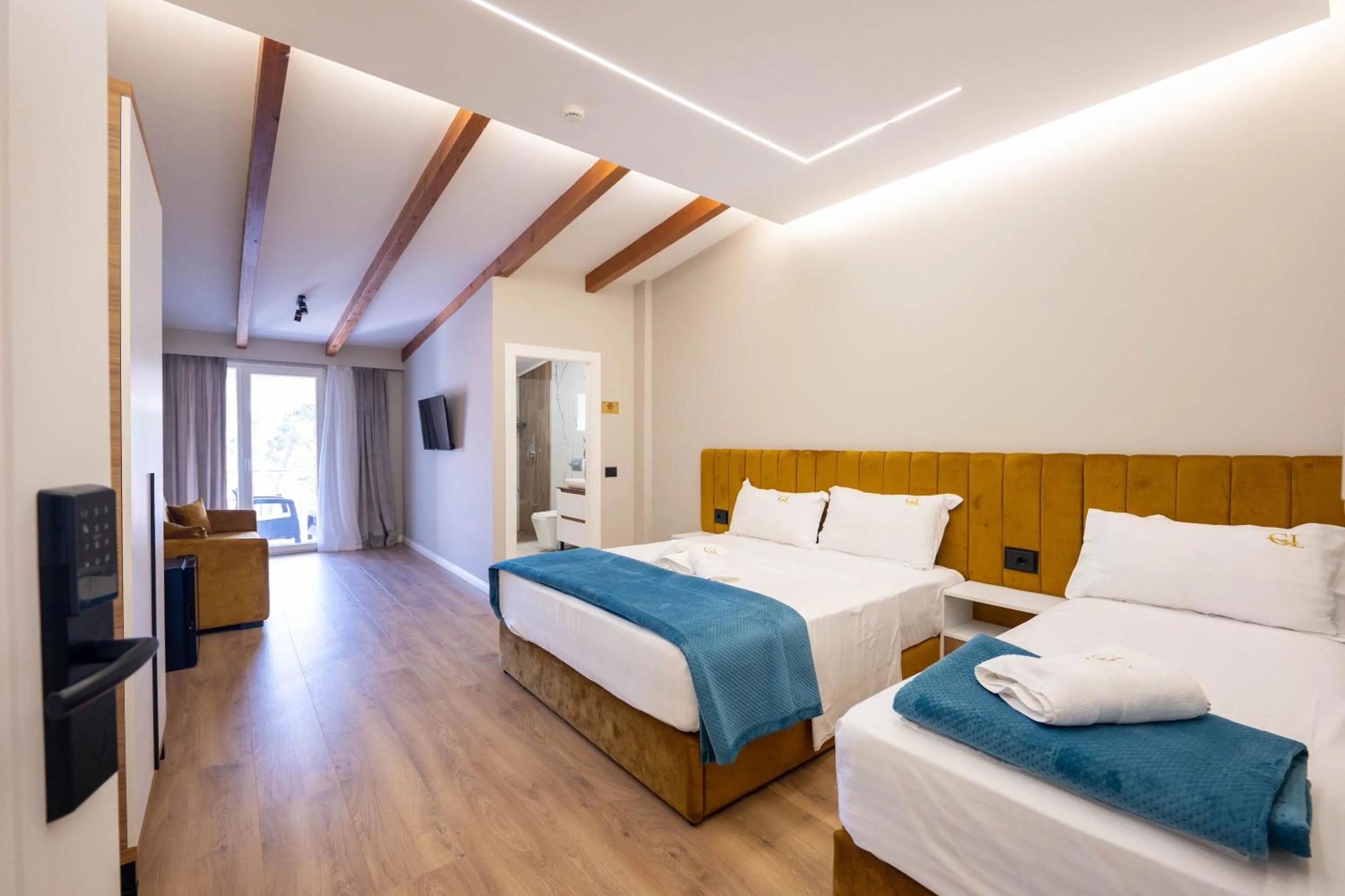 Bed in Golemi Lux Hotel