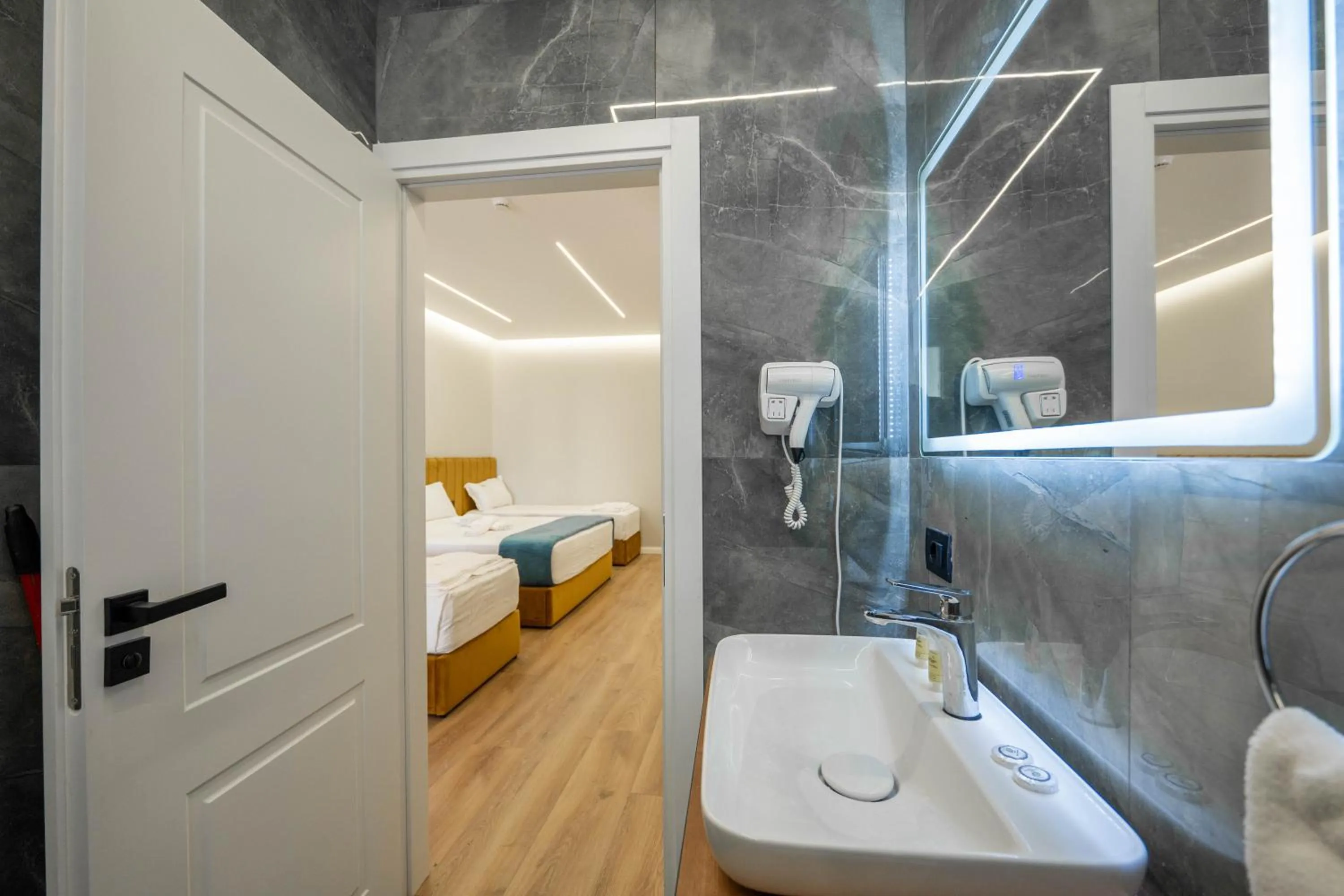 Bathroom, Bed in Golemi Lux Hotel