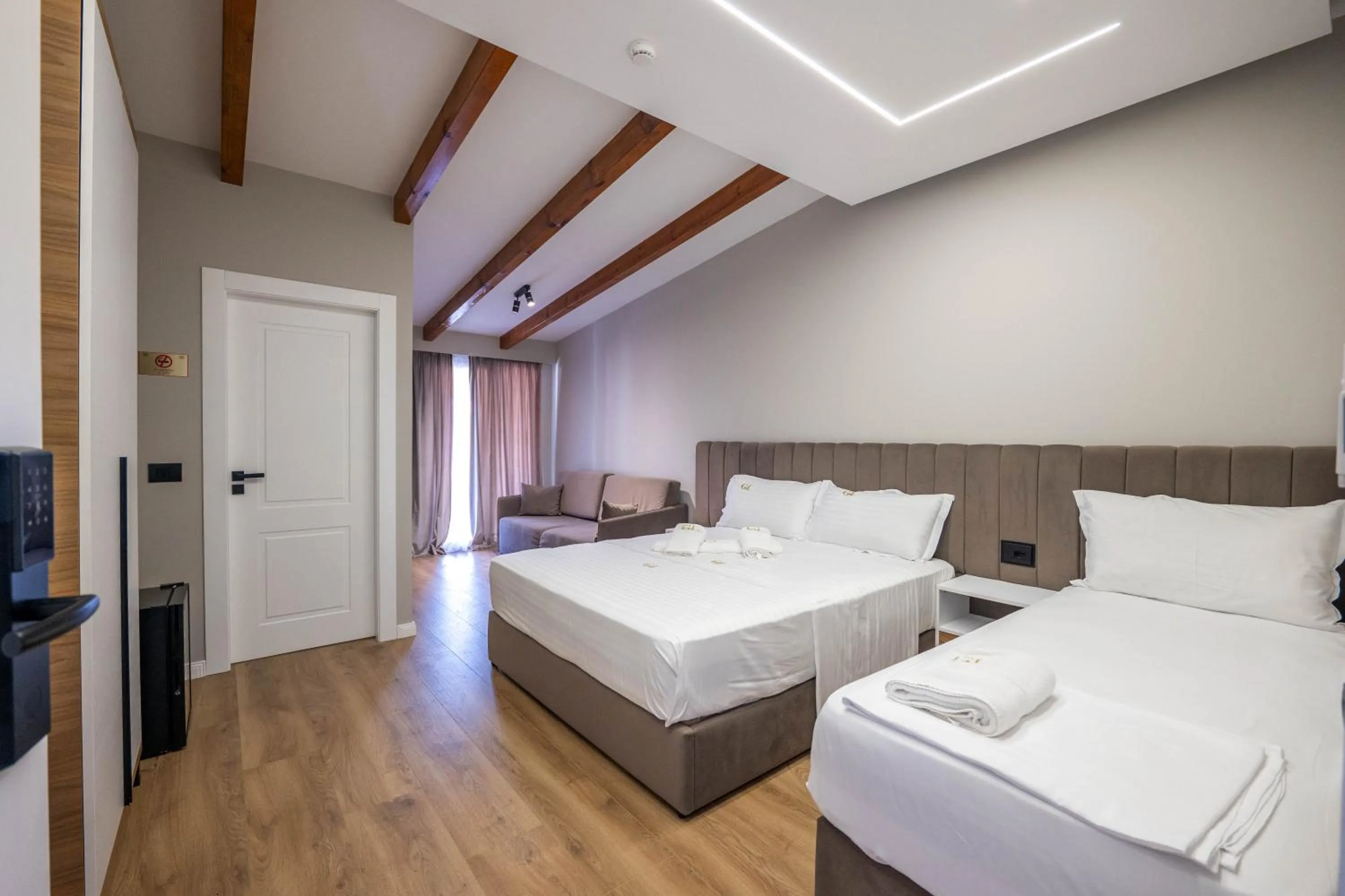 Bed in Golemi Lux Hotel