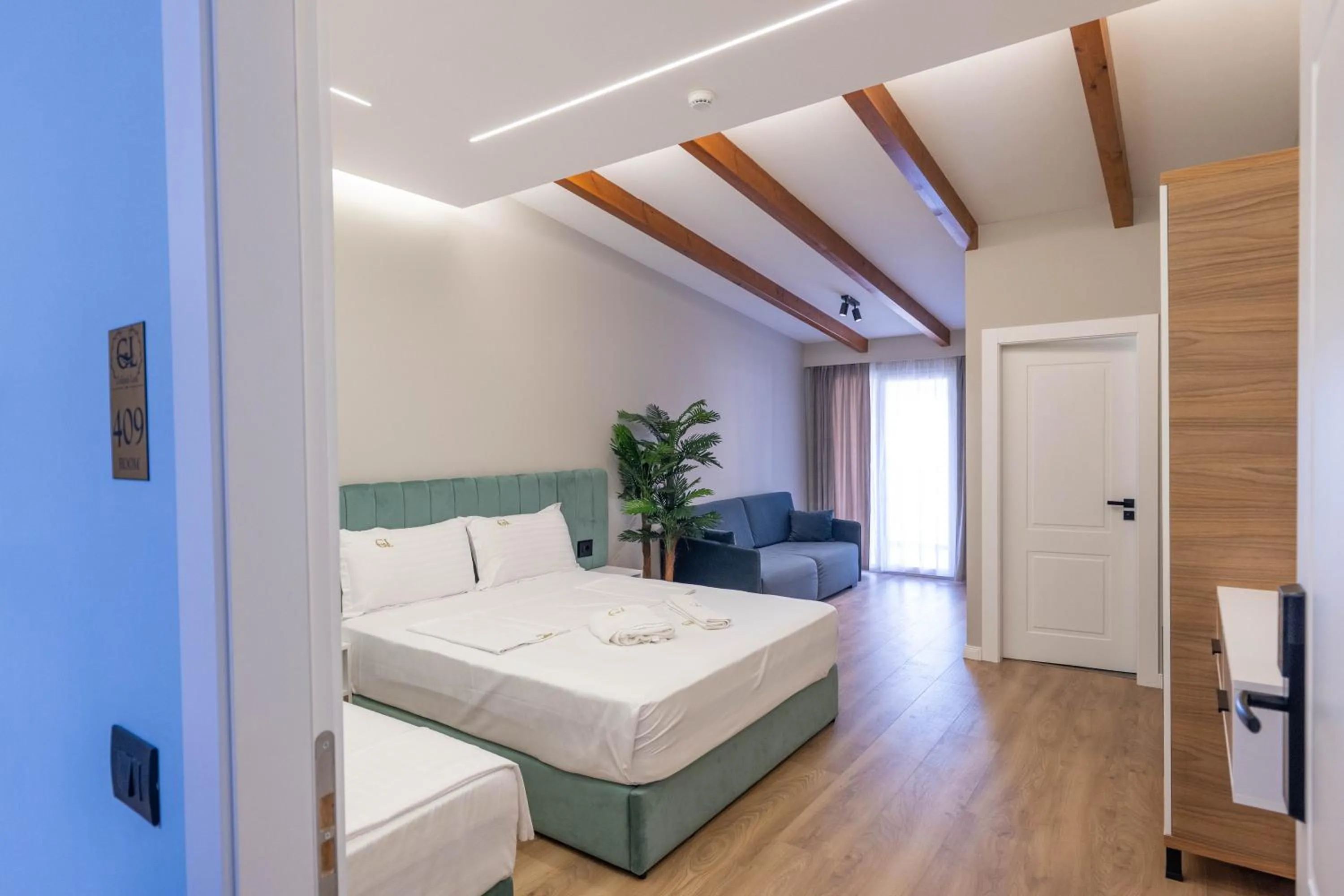 Bed in Golemi Lux Hotel