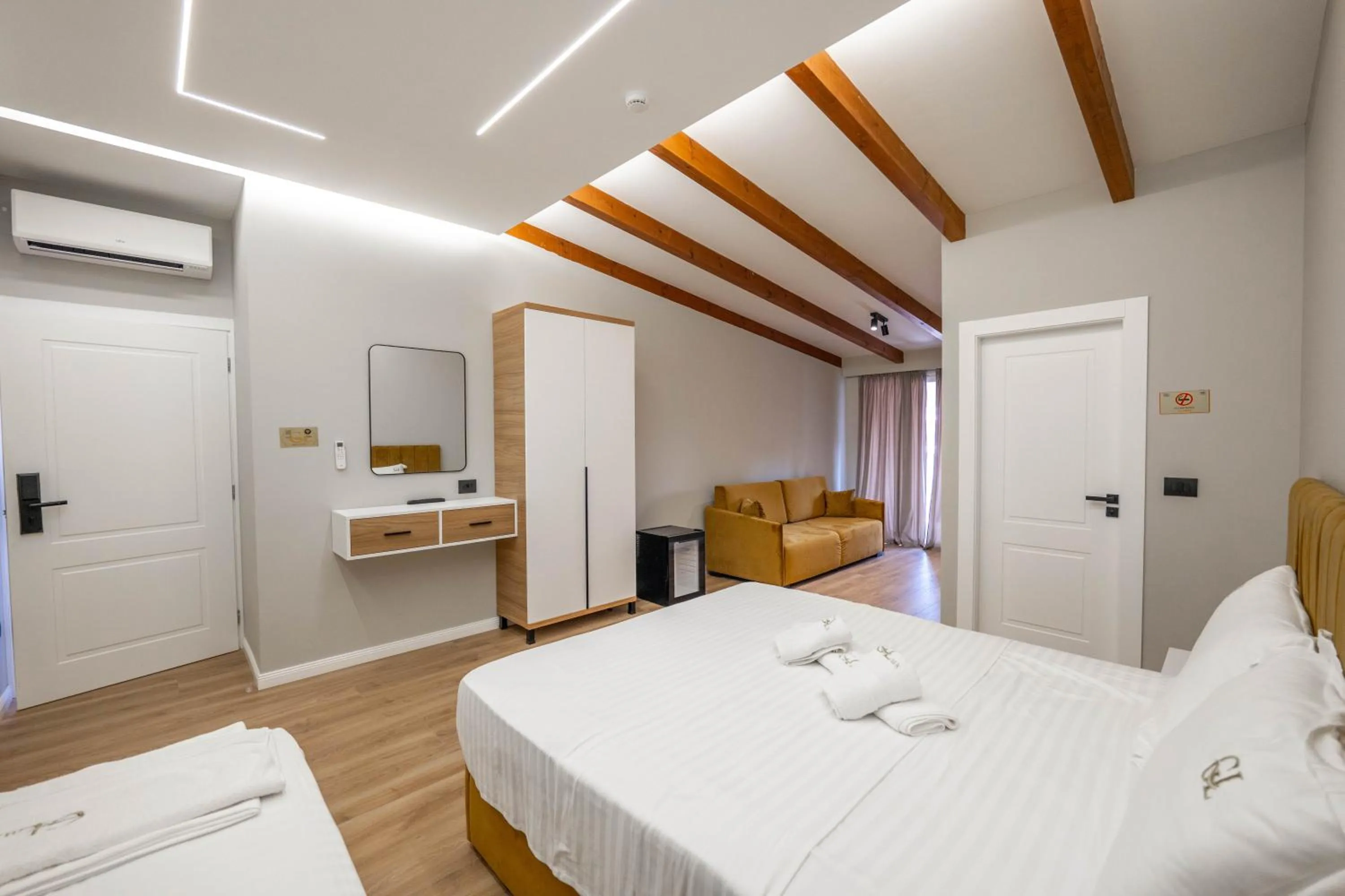 Bed in Golemi Lux Hotel