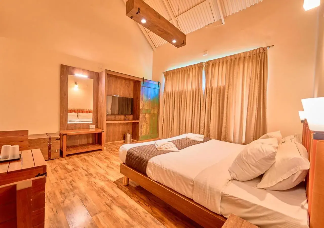 Communal lounge/ TV room, Bed in AJ Gable Clouds Ooty by VOYE HOMES - Serene Stay Near Avalanche Emerald Lake Communal lounge/ TV room, Bed in AJ Gable Clouds Ooty by VOYE HOMES - Serene Stay Near Avalanche Emerald Lake