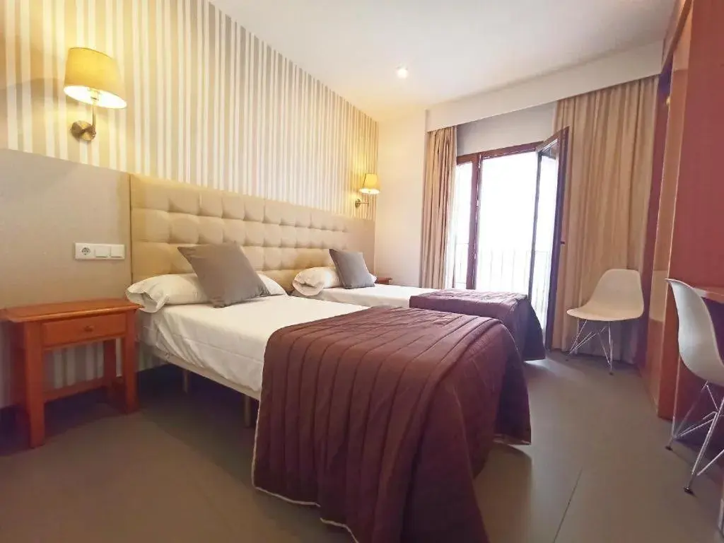 Twin Room in Hotel Rambla Emérita, centro ciudad Twin Room in Hotel Rambla Emérita, centro ciudad