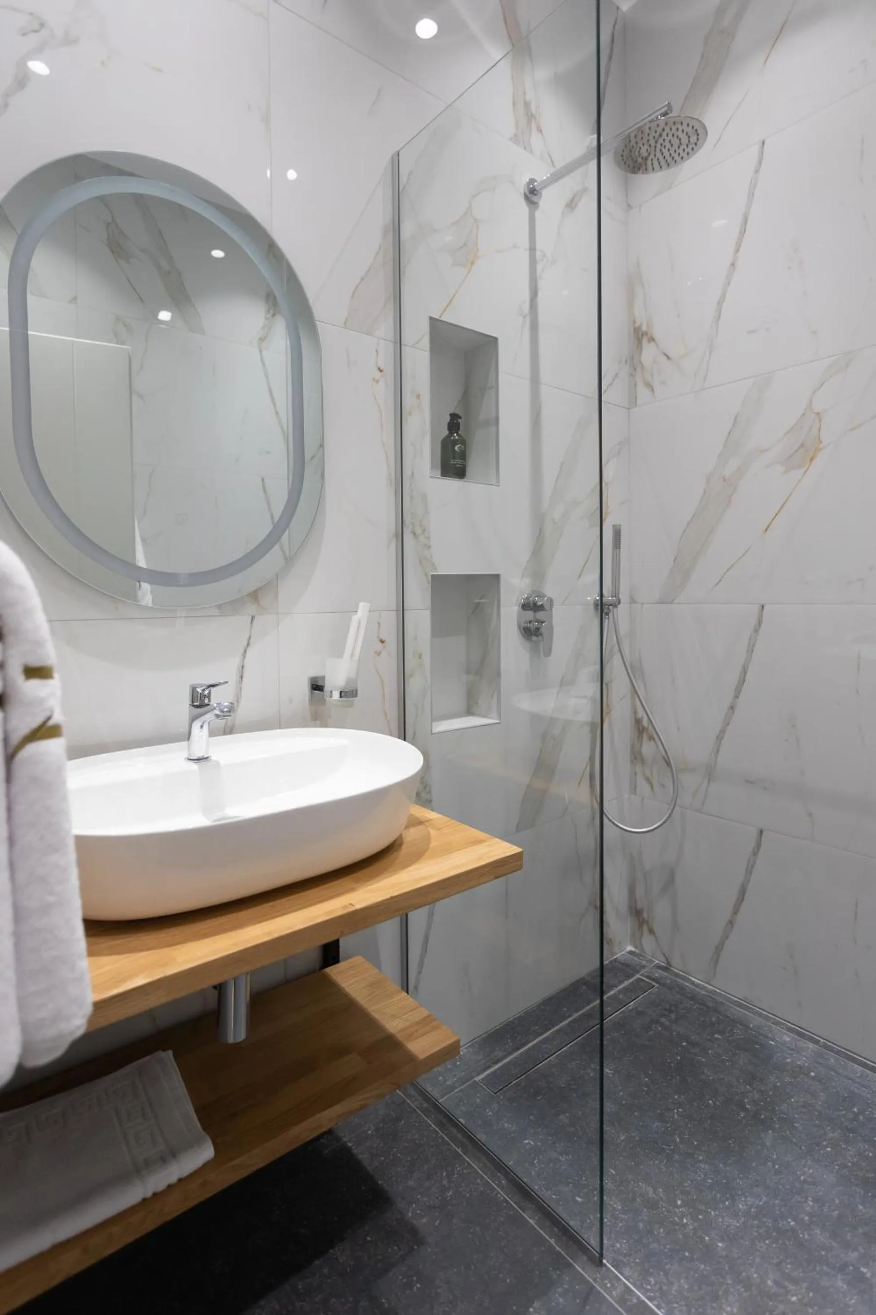 Shower in Nayel Hotel