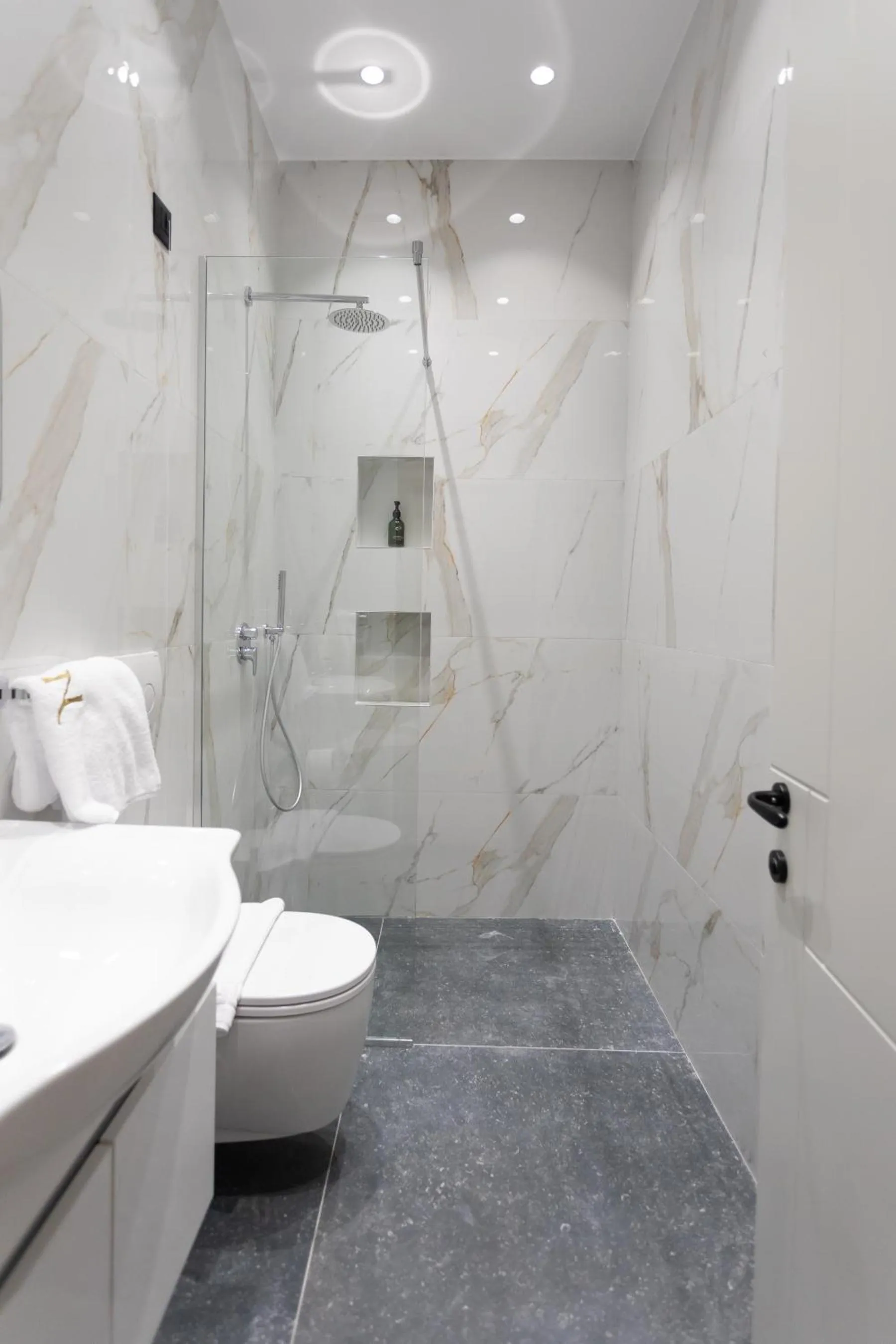 Shower in Nayel Hotel