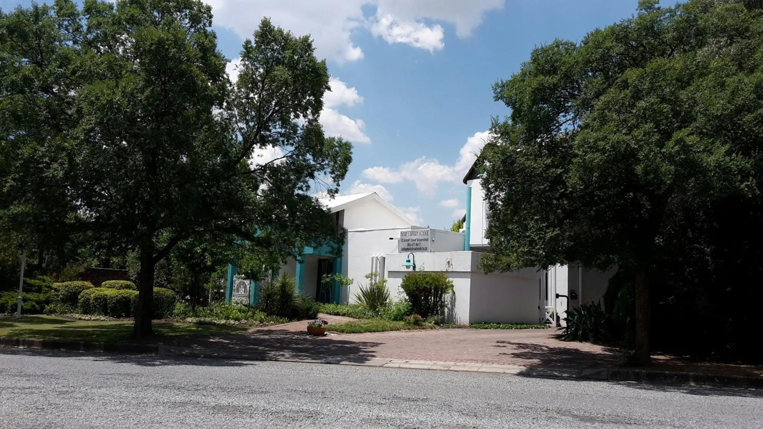 Facade/entrance in Bettie's Luxury Lodge