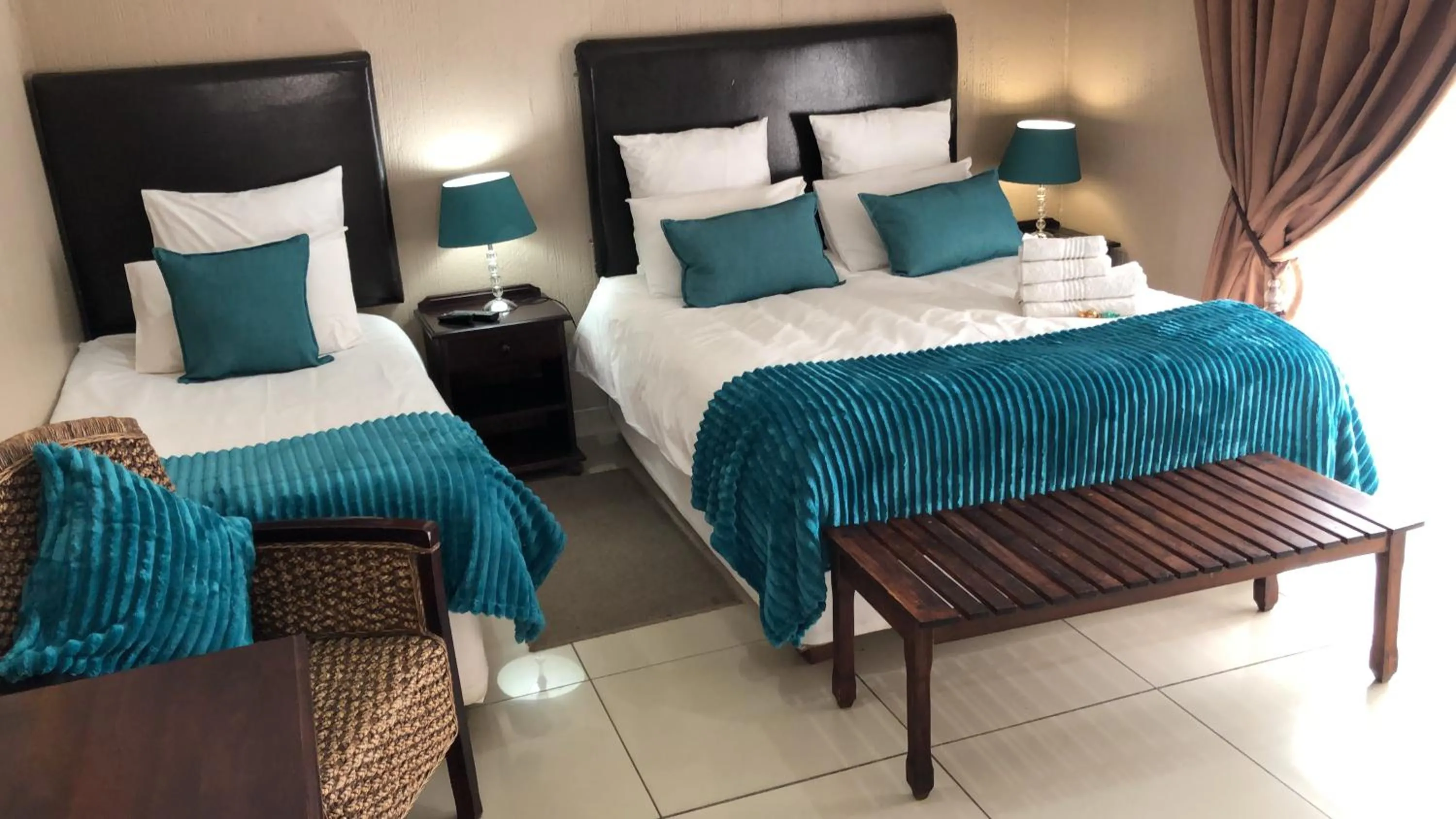 Bed in Bettie's Luxury Lodge