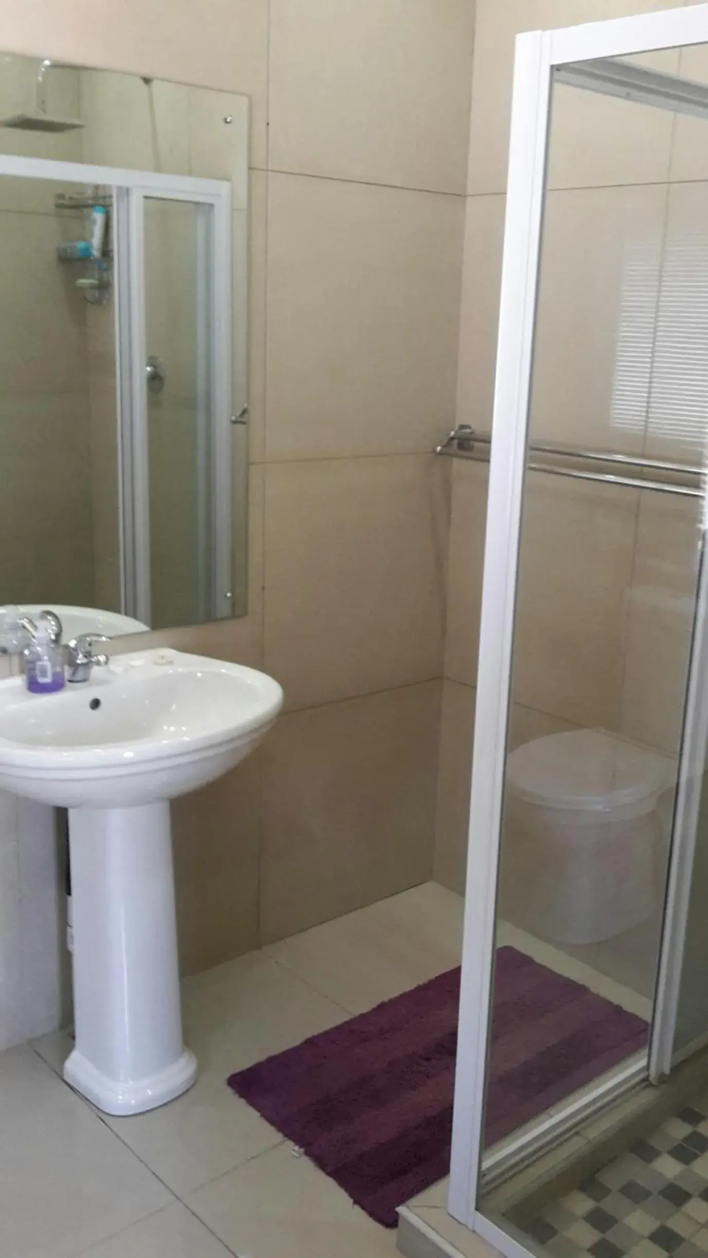 Double Room with Shower - single occupancy in Bettie's Luxury Lodge Double Room with Shower - single occupancy in Bettie's Luxury Lodge