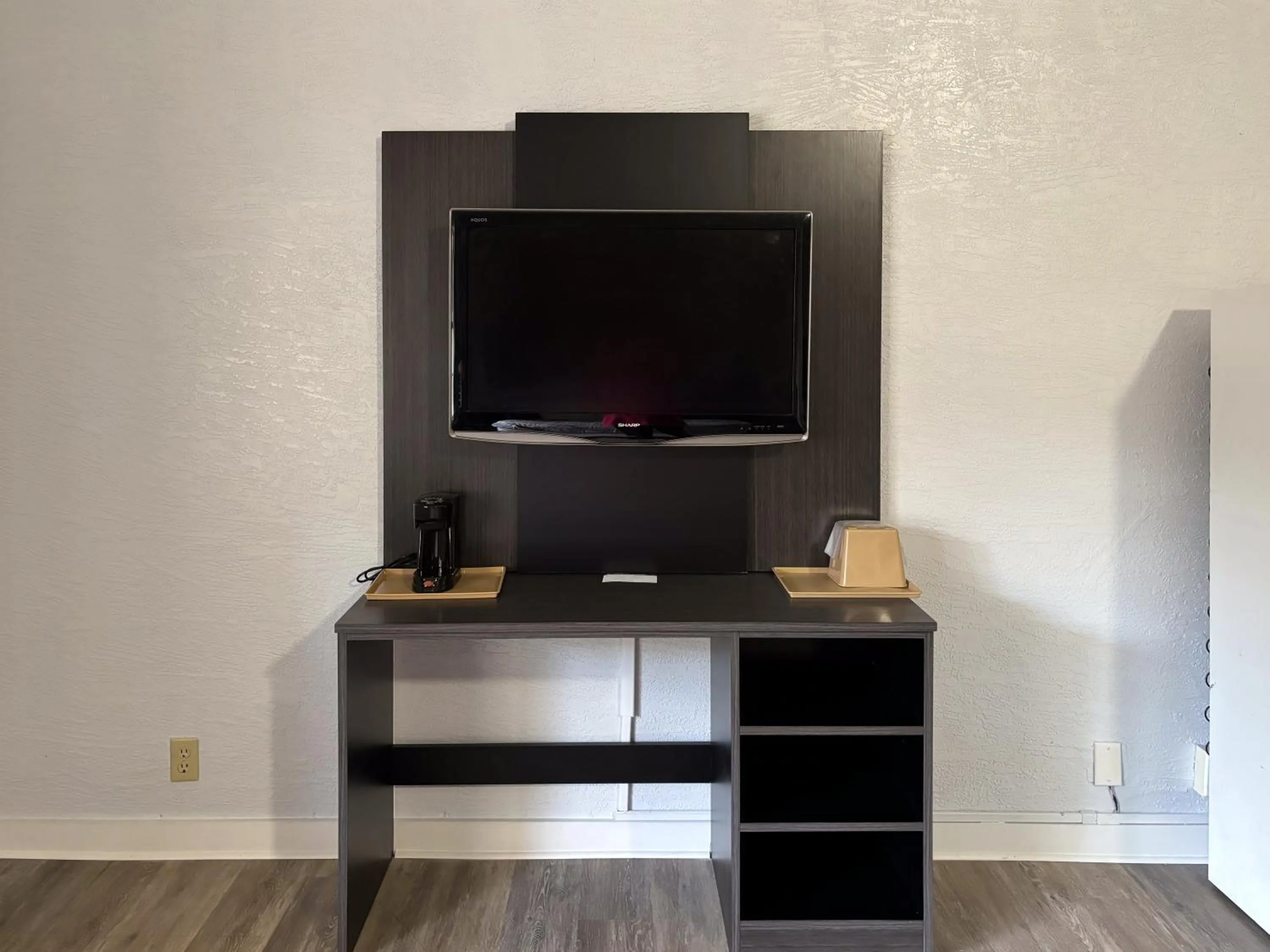 Bedroom in Studio 6 Tallahassee, FL North Monroe