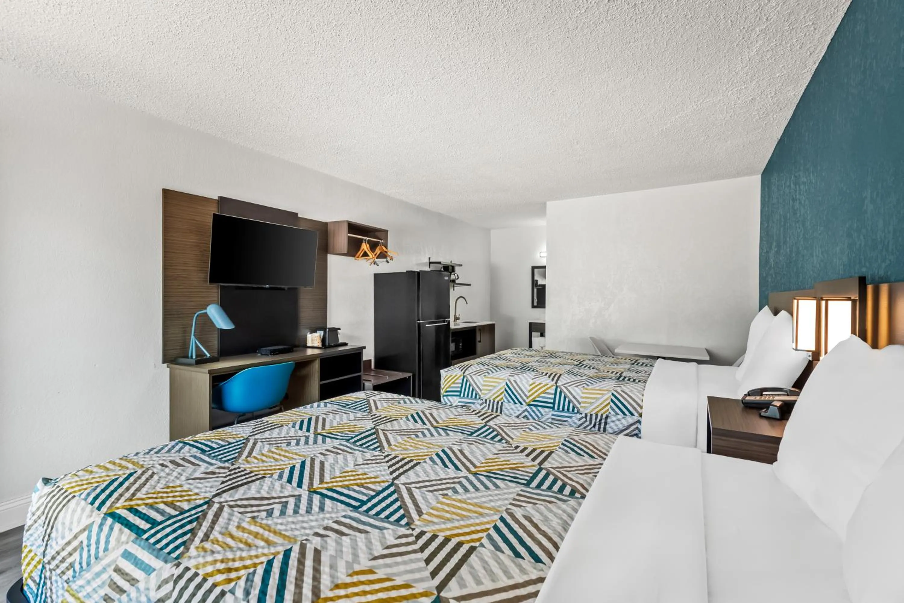 Bed in Studio 6 Hammond, LA I12 I55