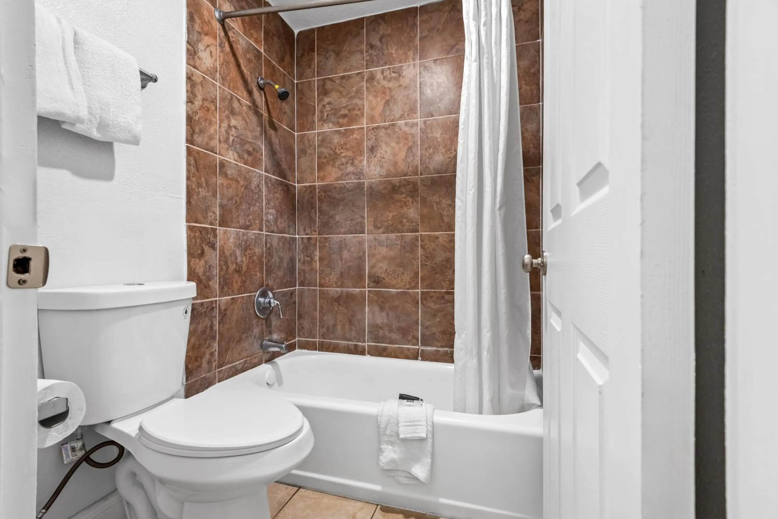 Bathroom in Studio 6 Hammond, LA I12 I55