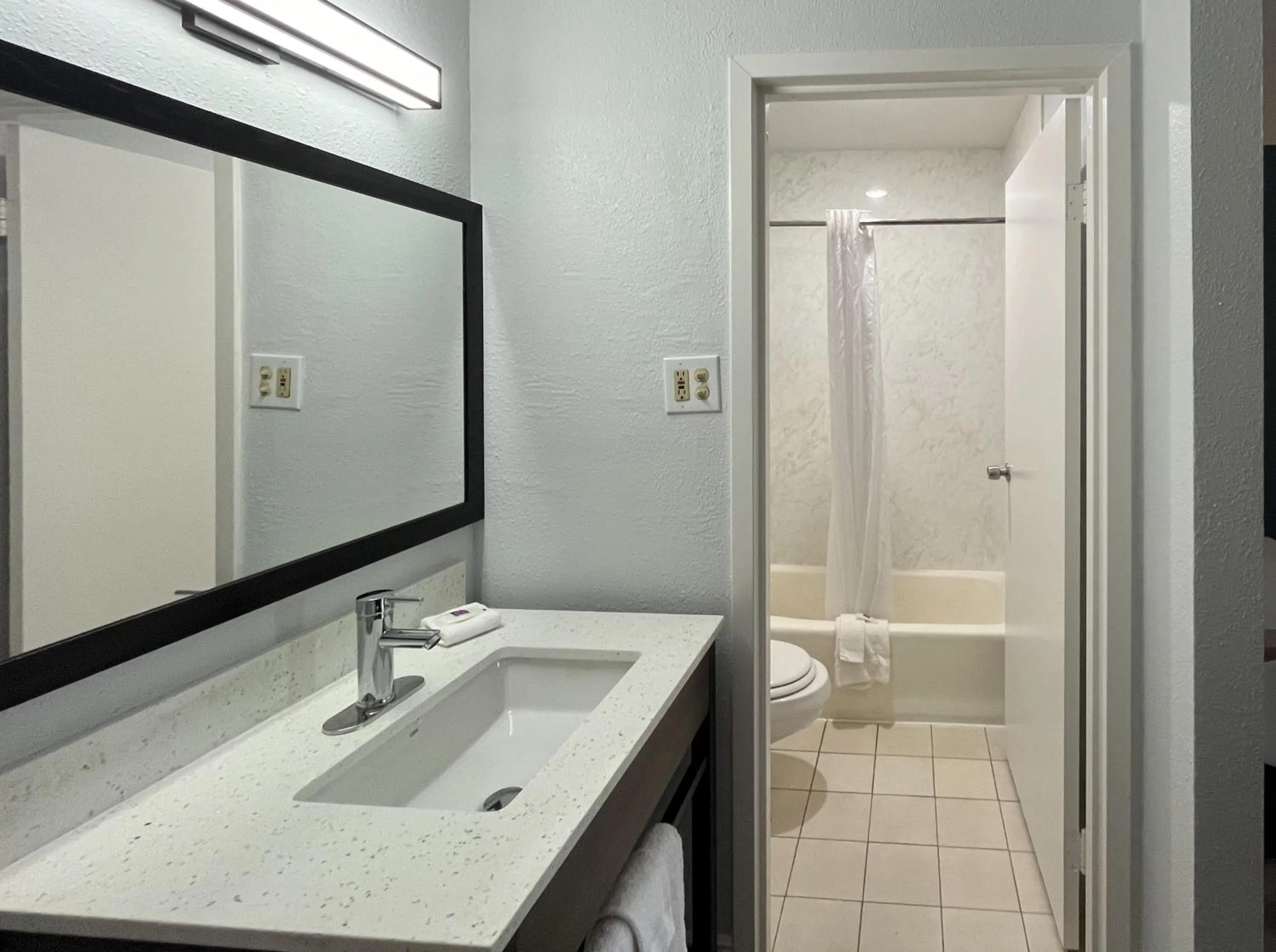 Bathroom in Americas Best Value Inn Hammond