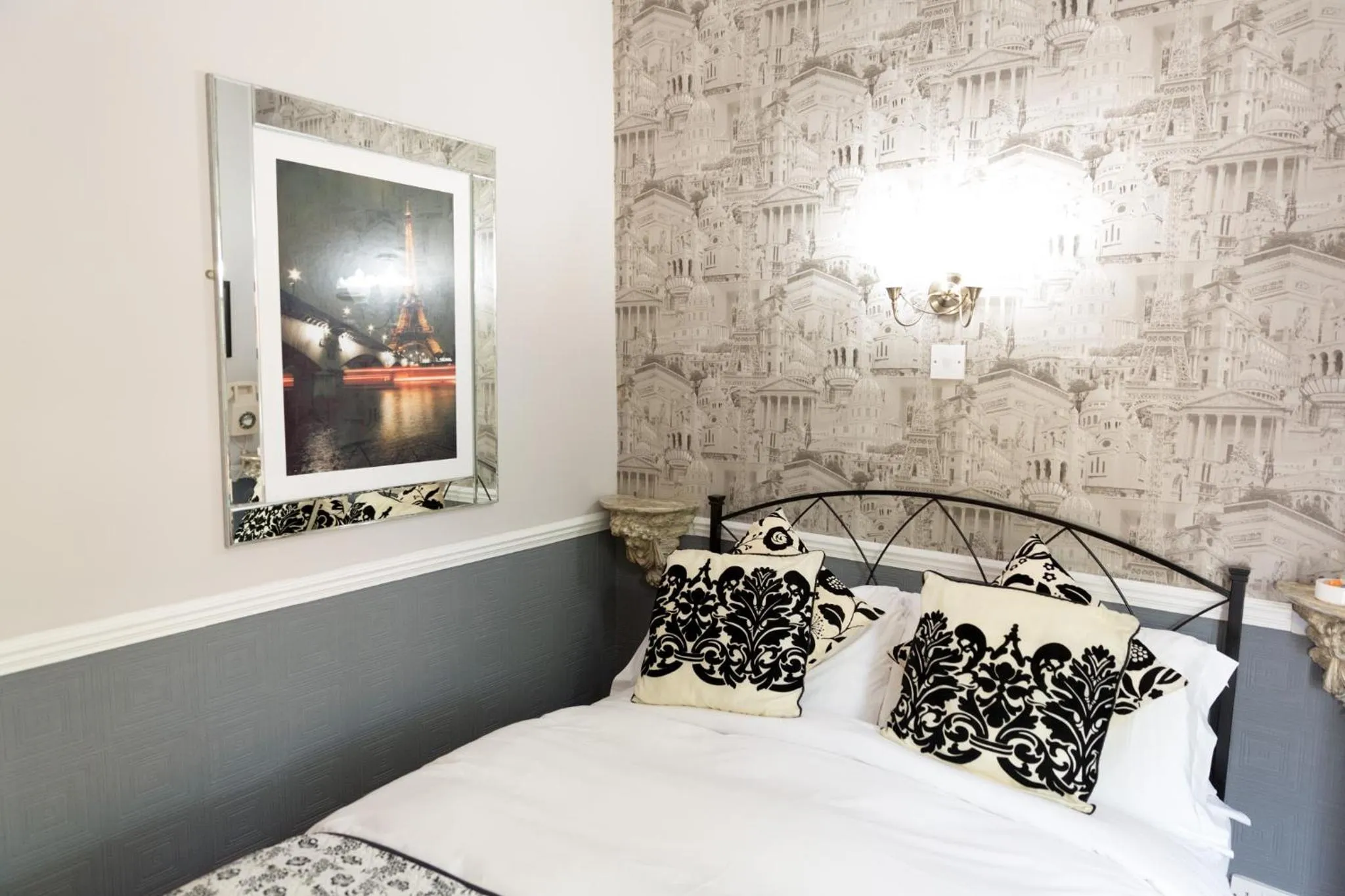 Bedroom, Bed in The Ascott