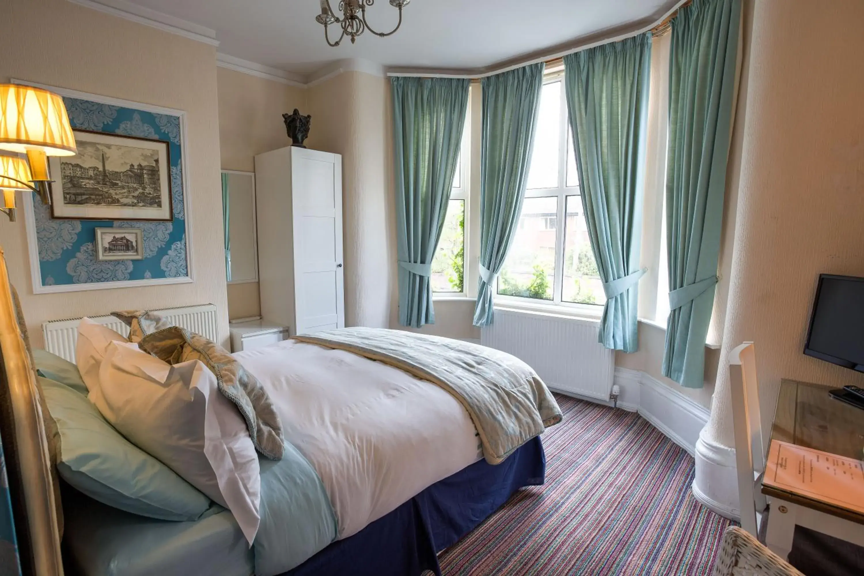 Photo of the whole room, Bed in The Ascott Photo of the whole room, Bed in The Ascott