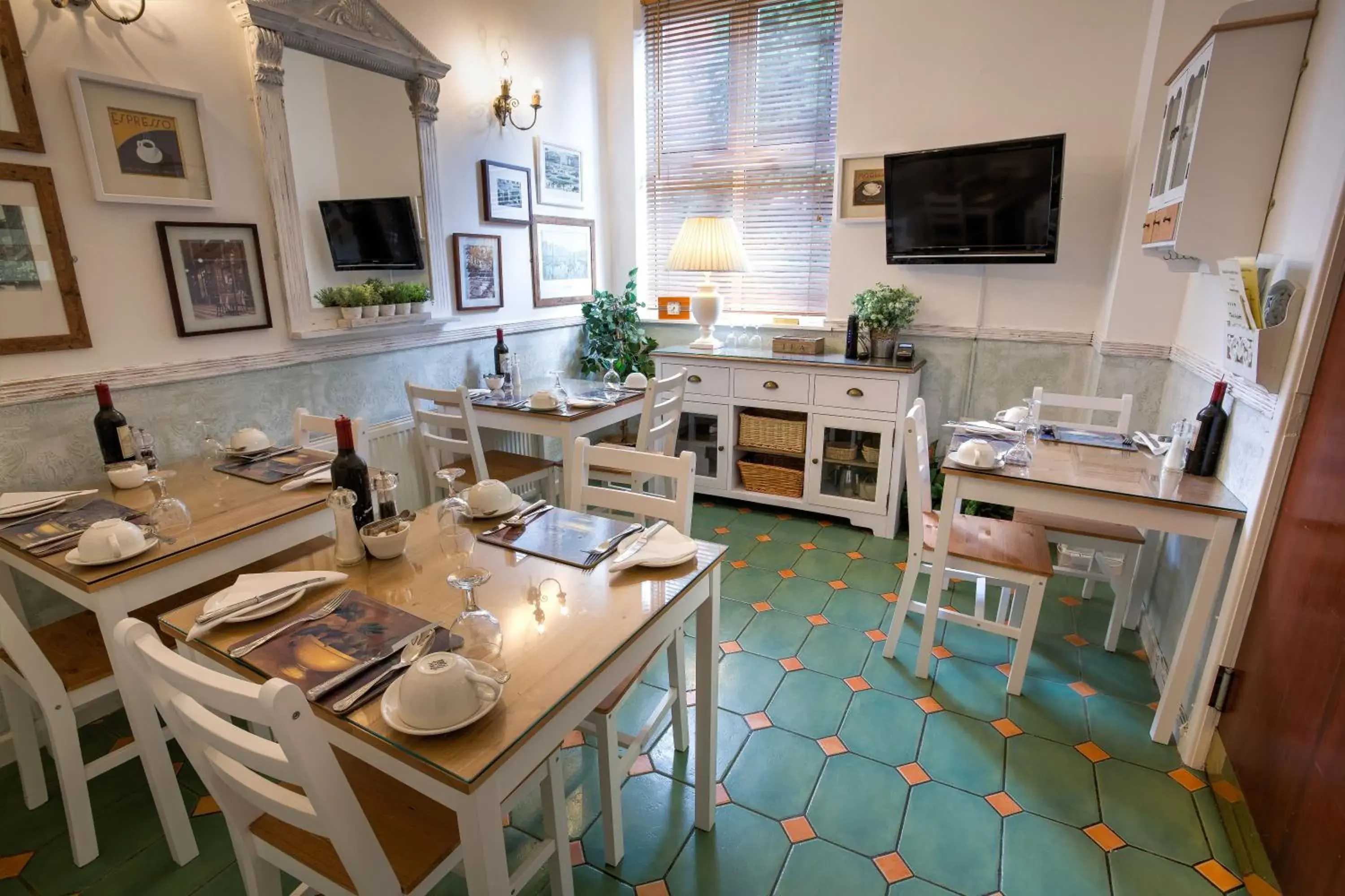 Restaurant/places to eat in The Ascott Restaurant/places to eat in The Ascott