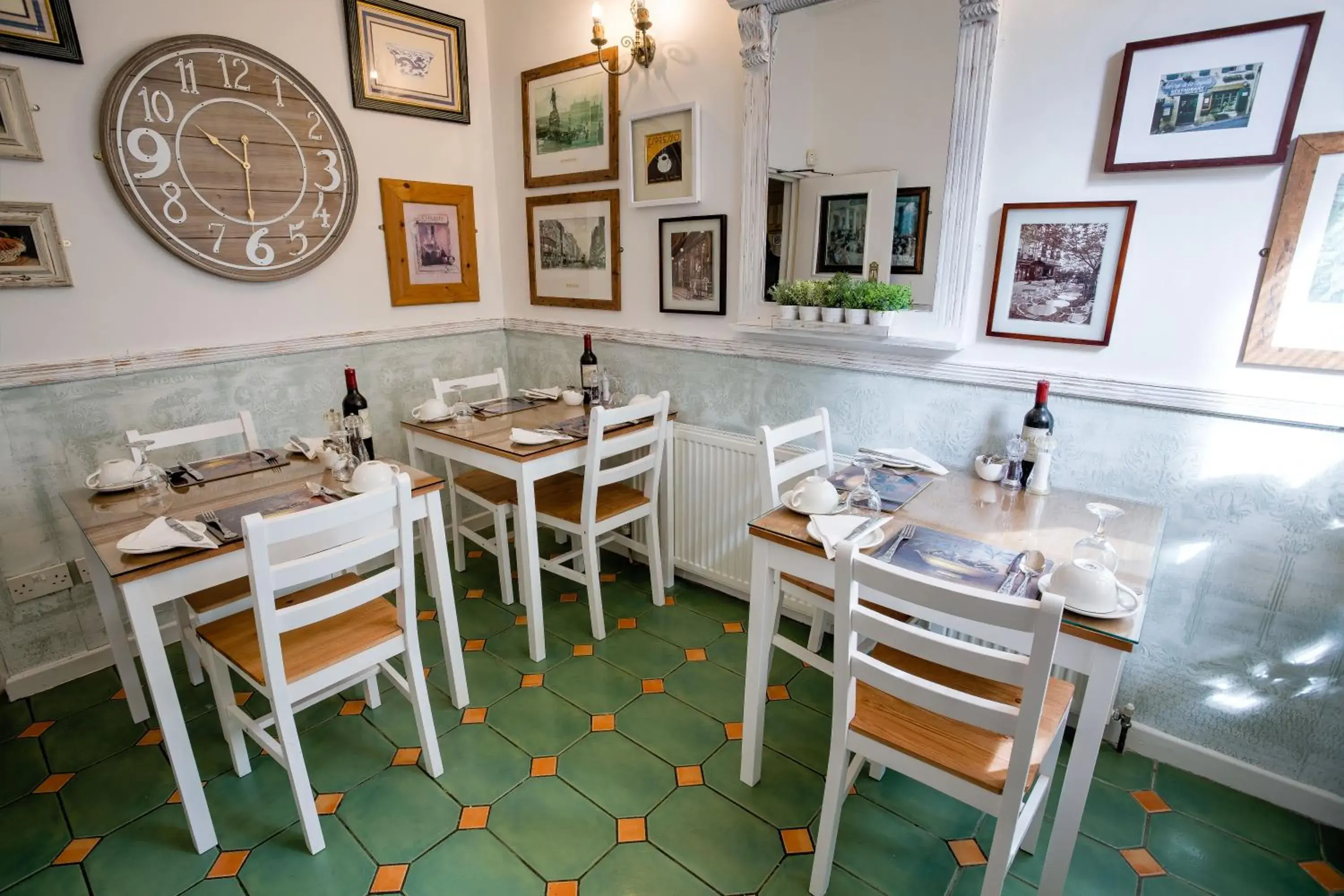 Restaurant/places to eat in The Ascott Restaurant/places to eat in The Ascott