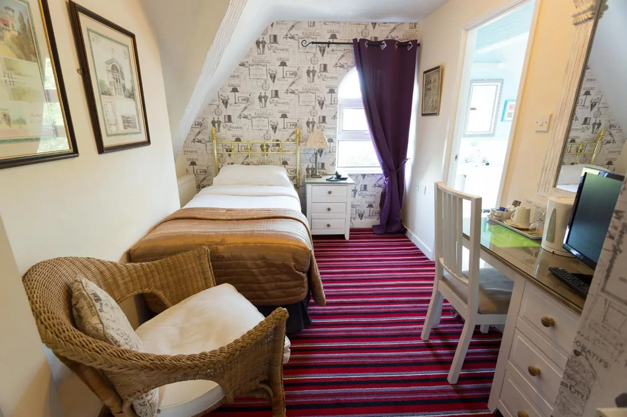 Photo of the whole room, Bed in The Ascott Photo of the whole room, Bed in The Ascott