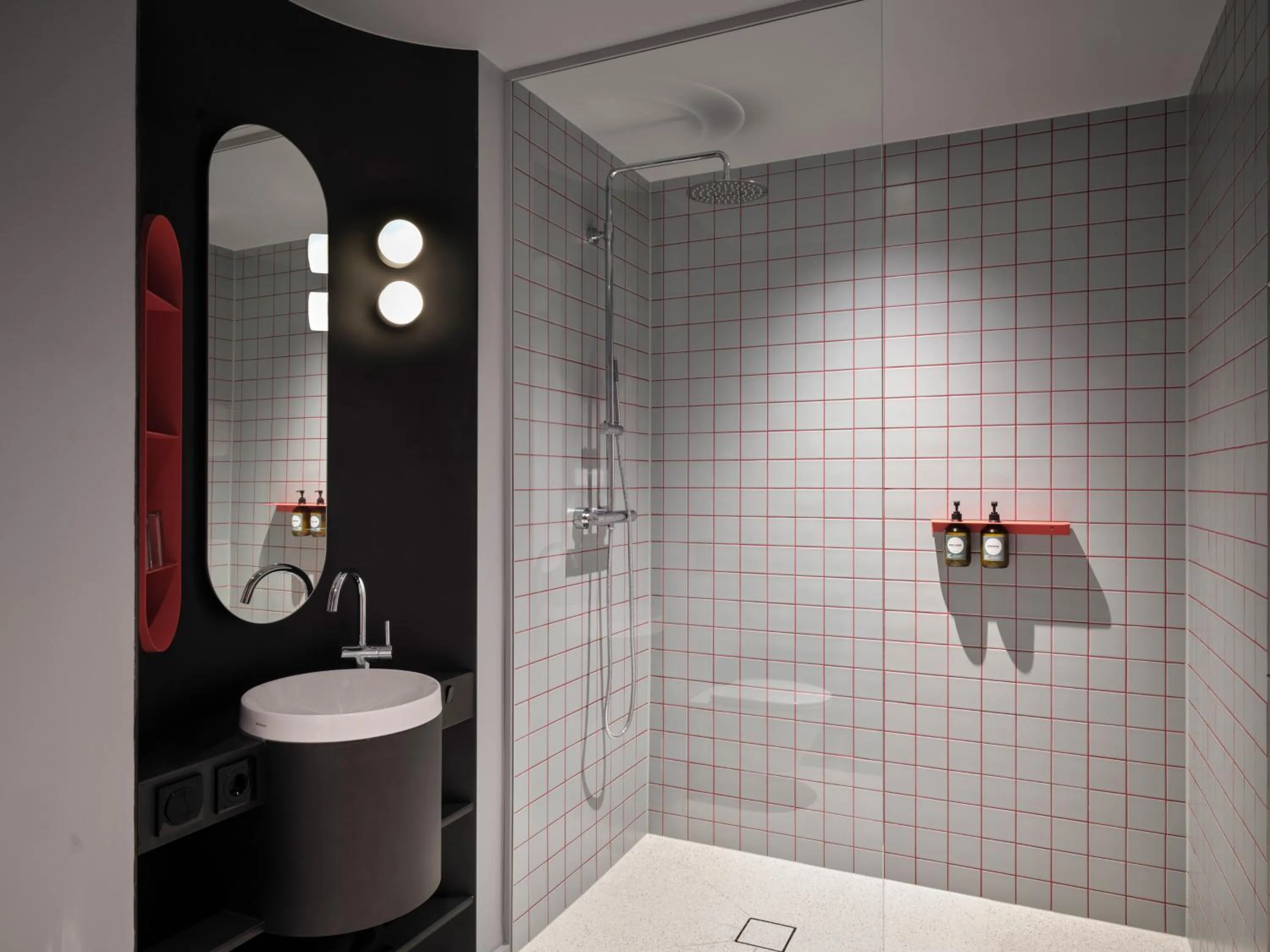 Shower in NOXX Hotel Marburg