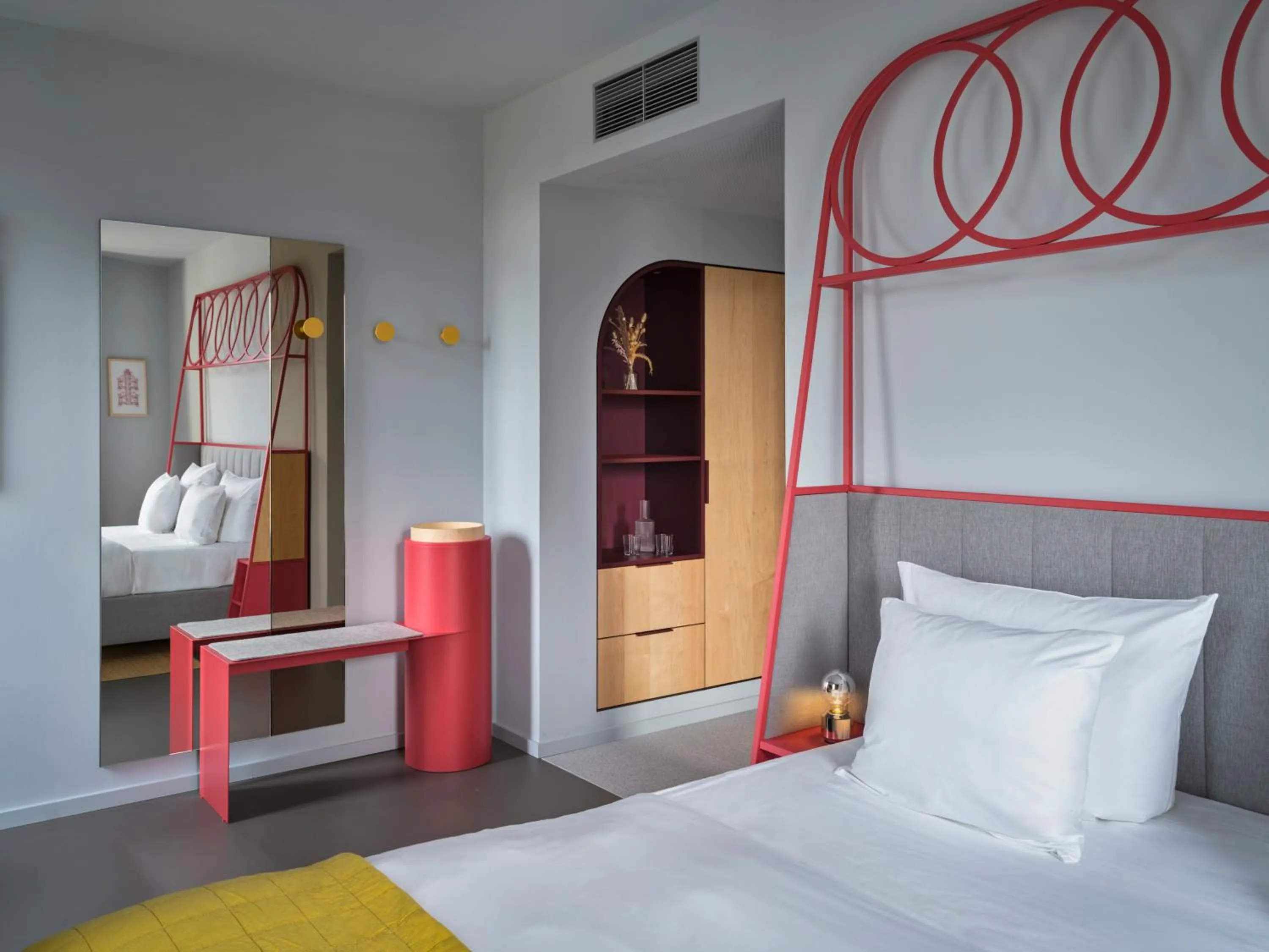 wardrobe, Bed in NOXX Hotel Marburg