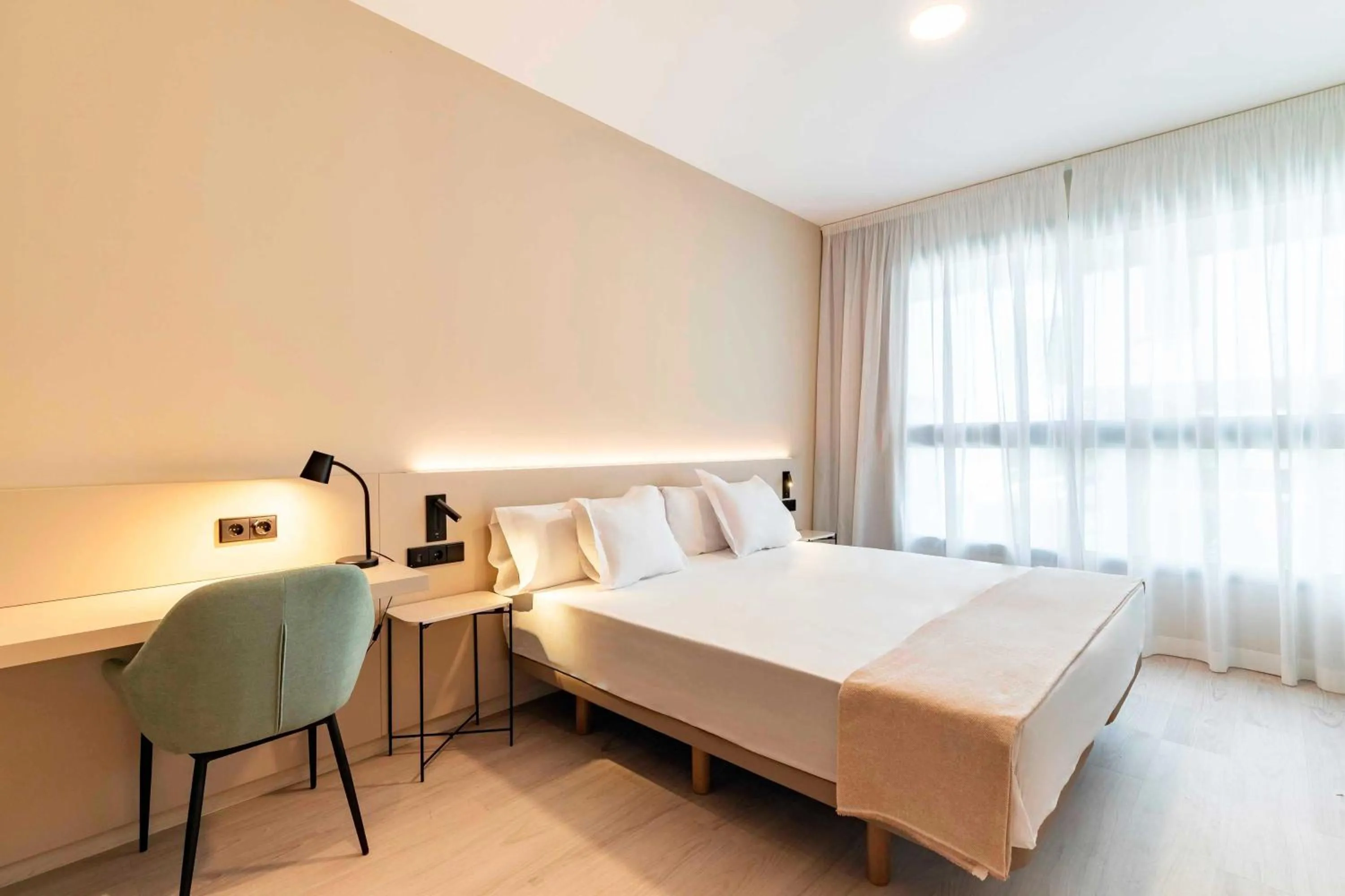 Deluxe Double or Twin Room in HQ Arena Hotel